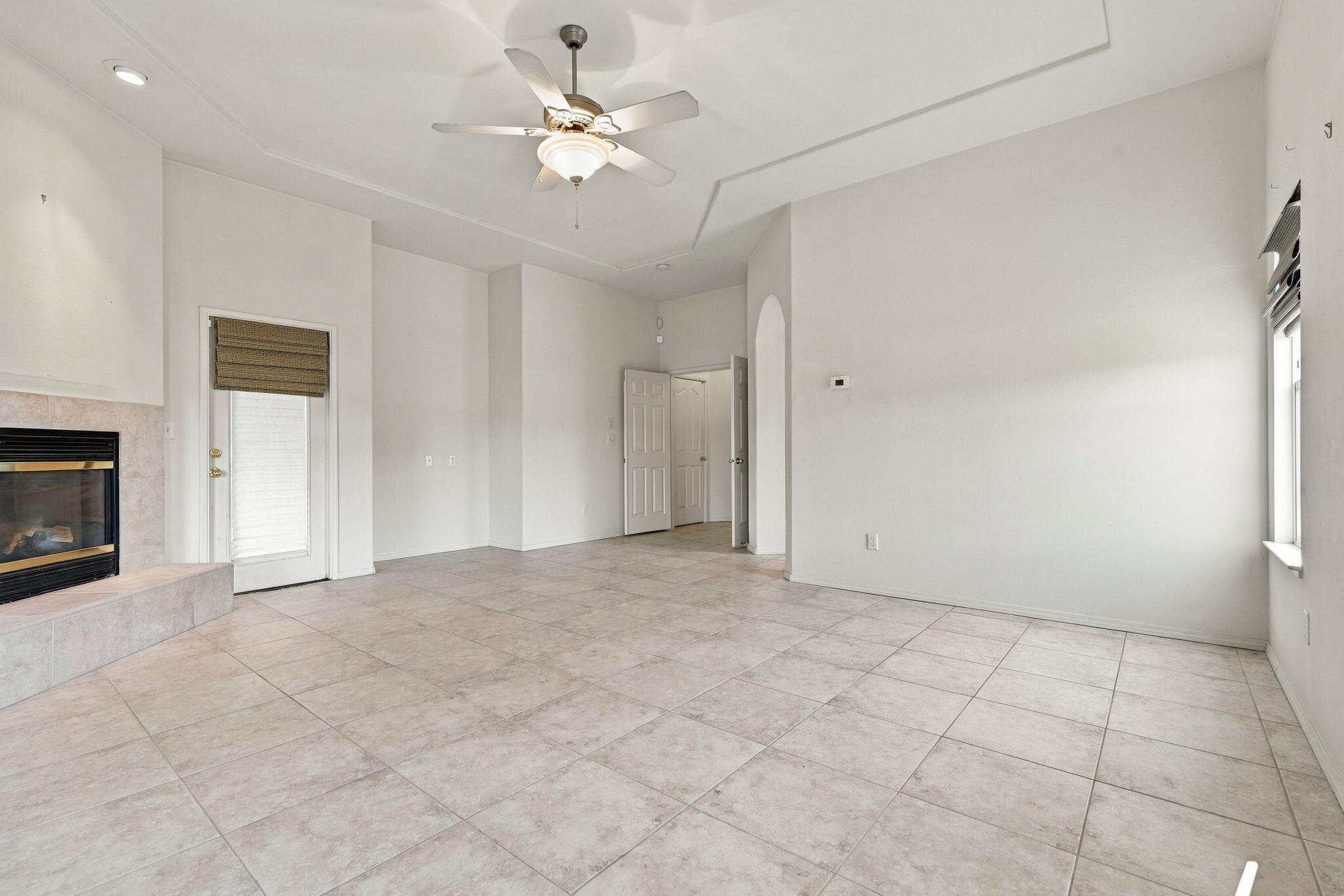 1514 W Claridge Ct, Hanford, CA 93230