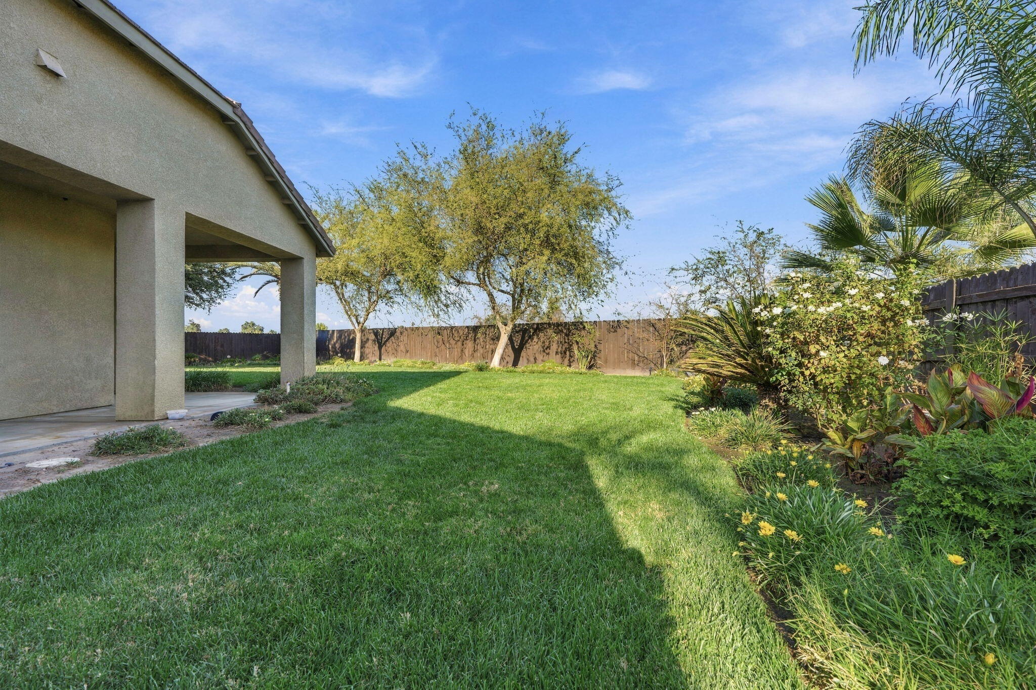 1514 W Claridge Ct, Hanford, CA 93230