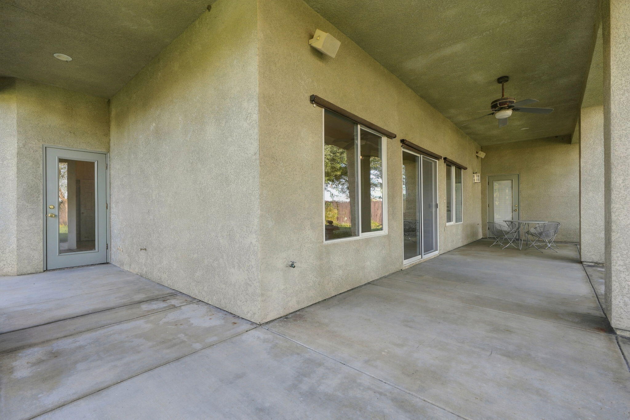 1514 W Claridge Ct, Hanford, CA 93230