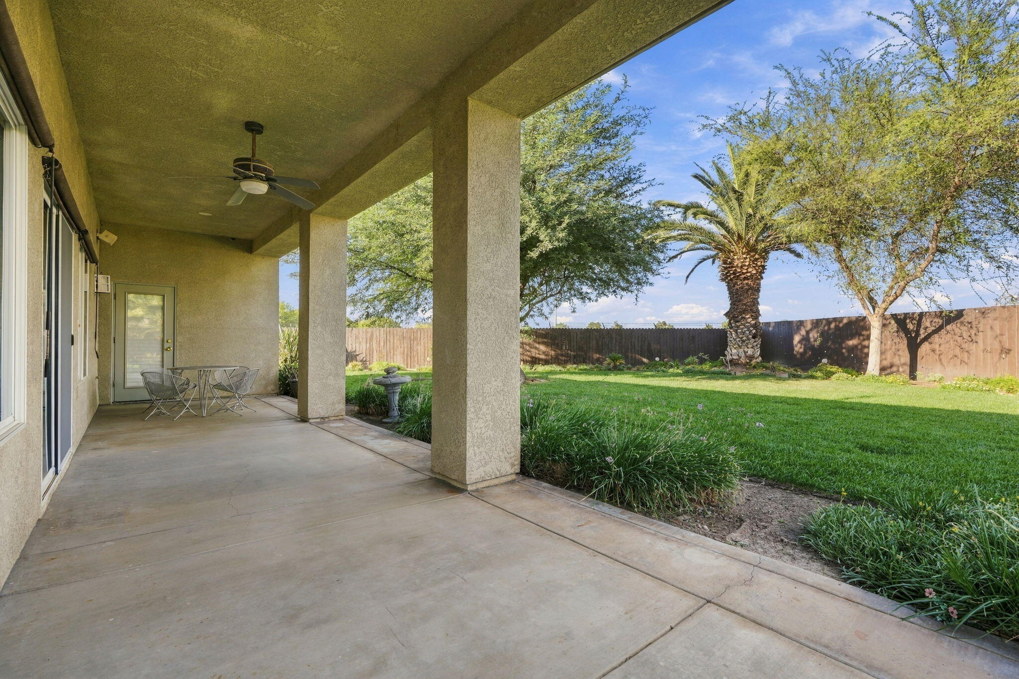 1514 W Claridge Ct, Hanford, CA 93230