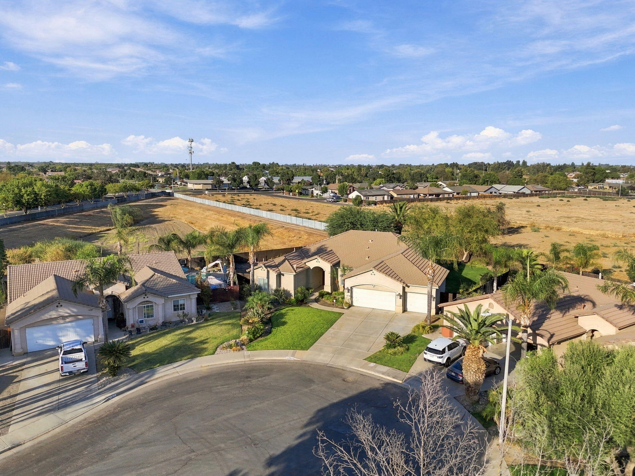 1514 W Claridge Ct, Hanford, CA 93230