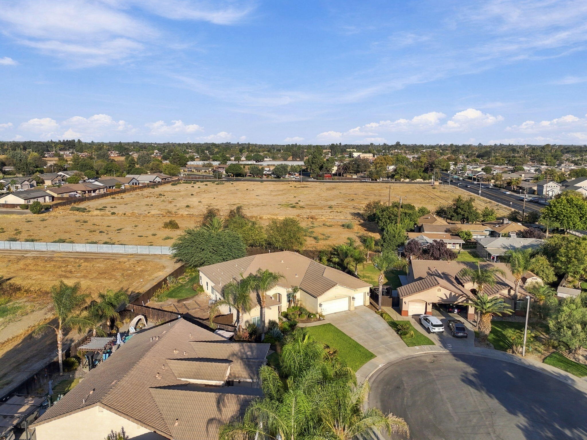 1514 W Claridge Ct, Hanford, CA 93230