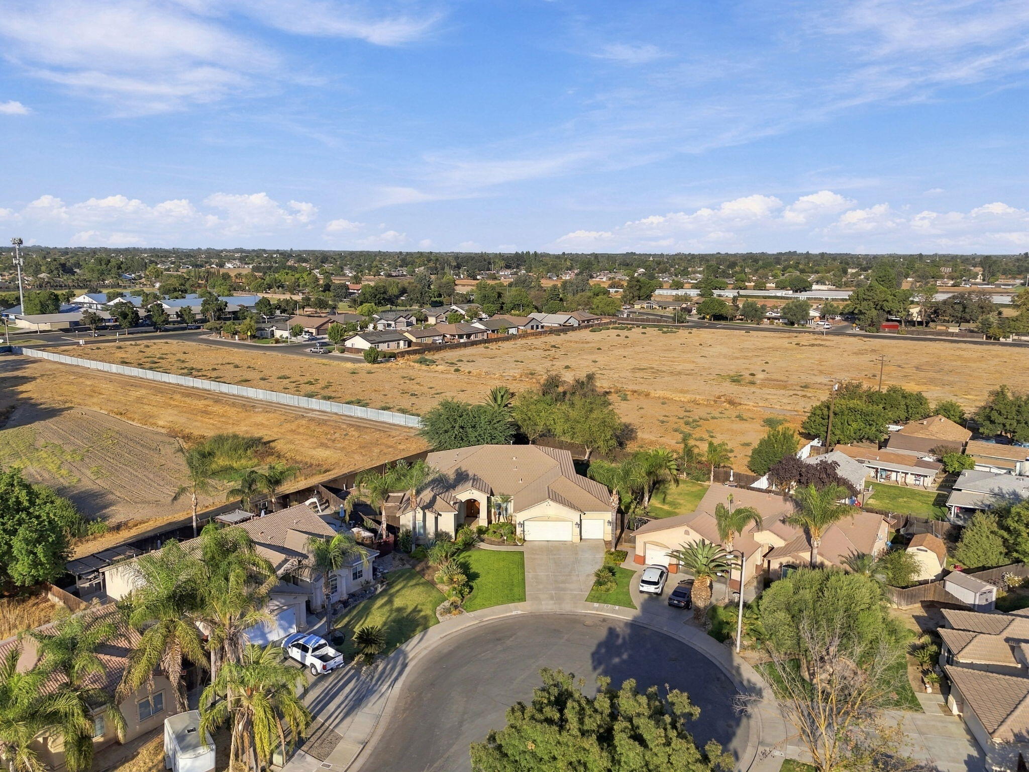 1514 W Claridge Ct, Hanford, CA 93230