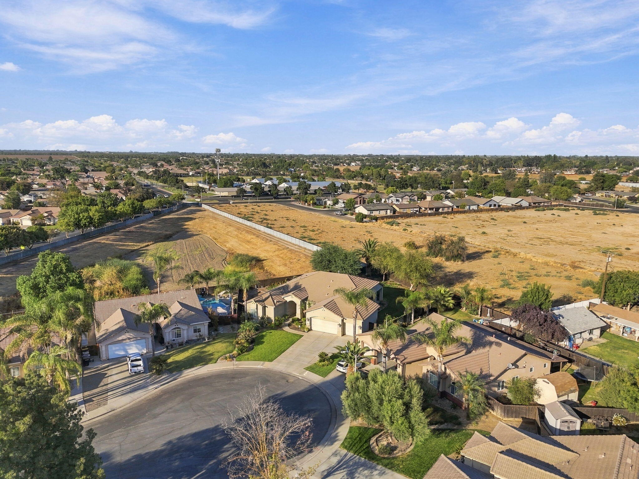 1514 W Claridge Ct, Hanford, CA 93230
