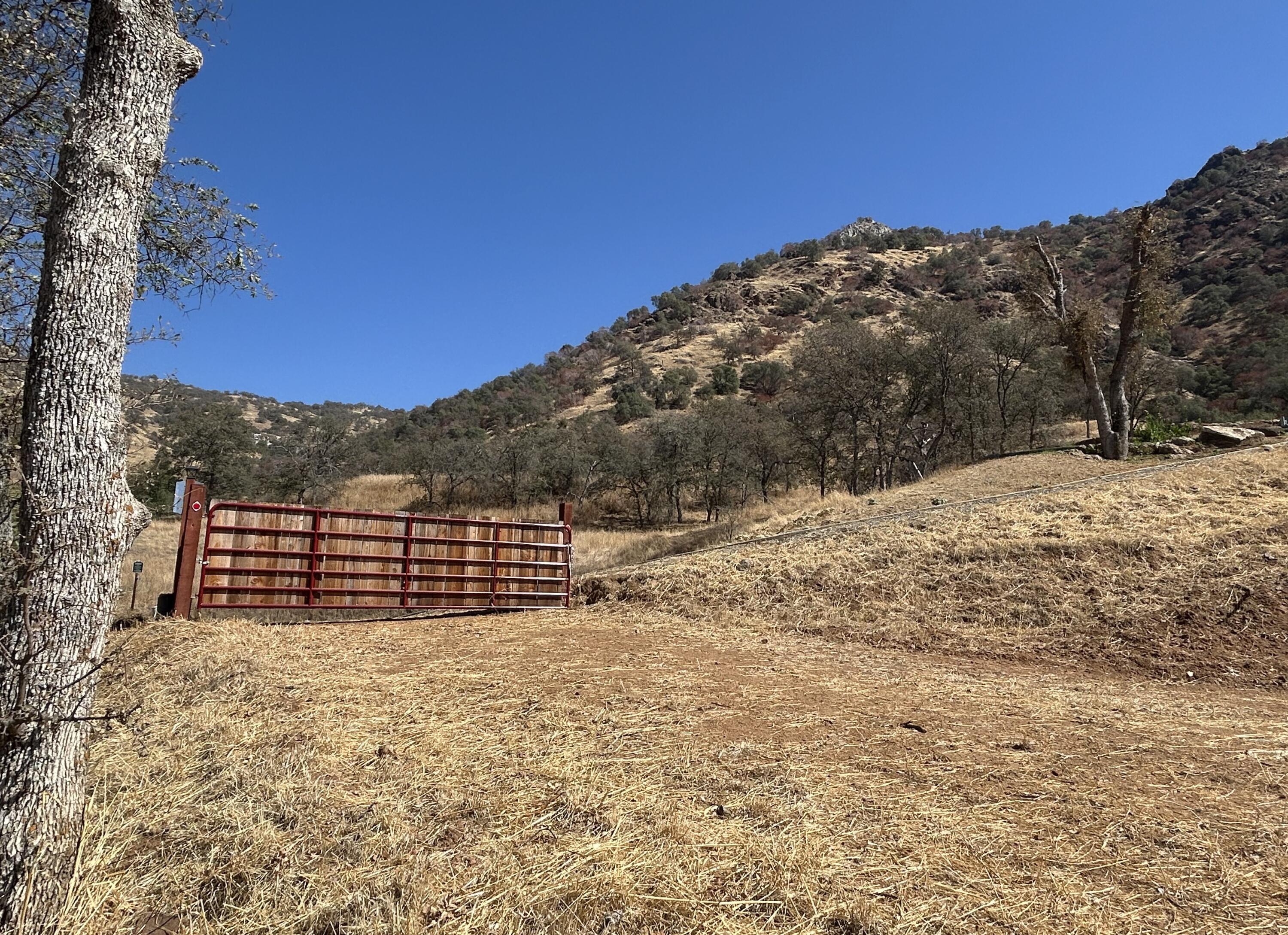 42367 Corral Dr, Three Rivers, CA 93271