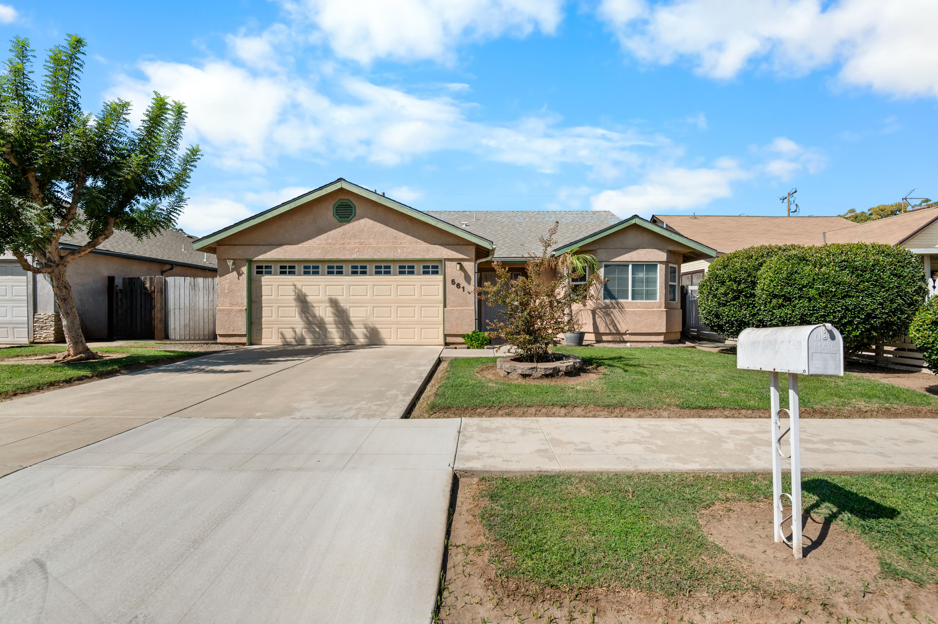 561 S Santa Clara St, Tulare, CA 93274