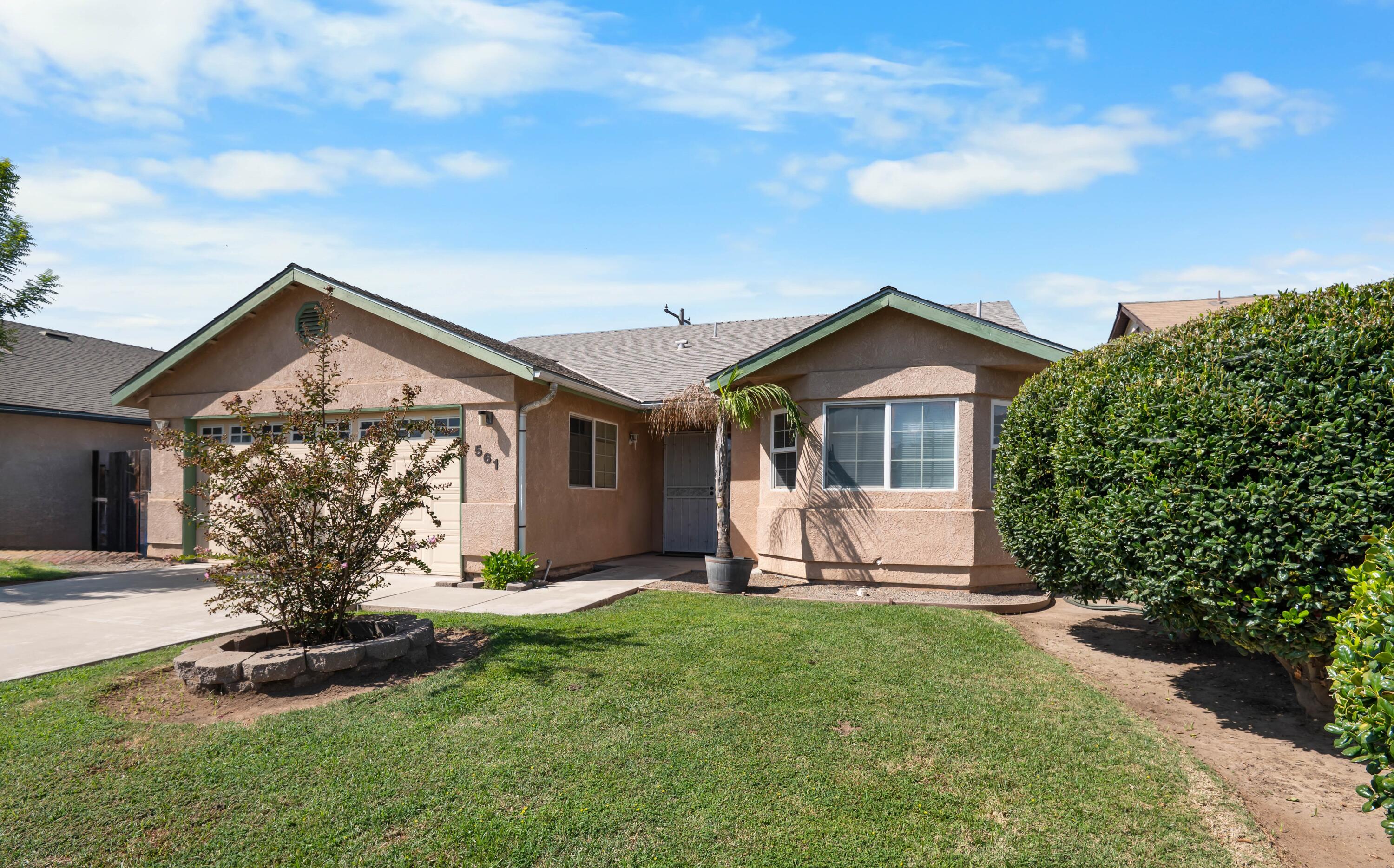 561 S Santa Clara St, Tulare, CA 93274