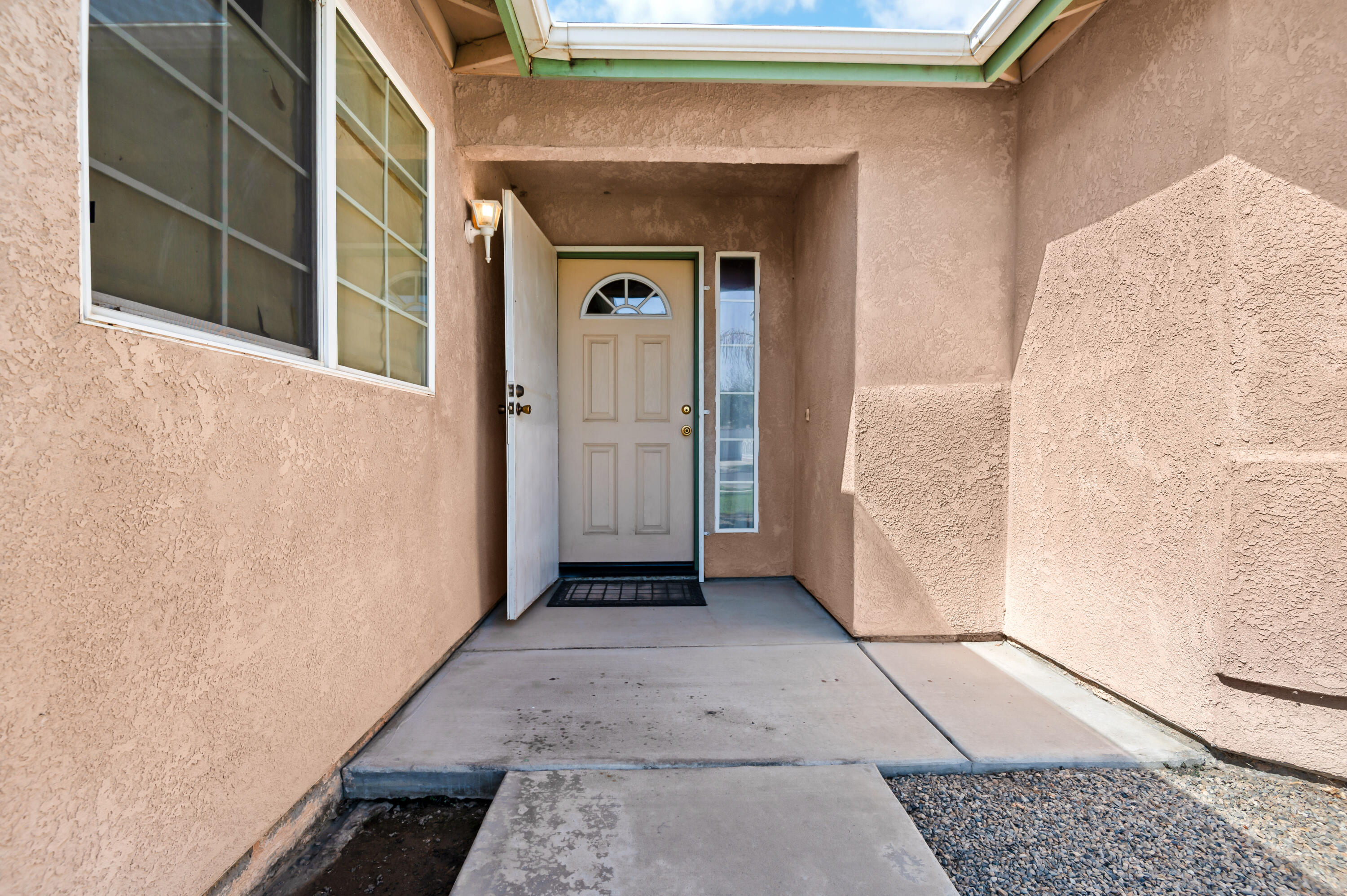 561 S Santa Clara St, Tulare, CA 93274