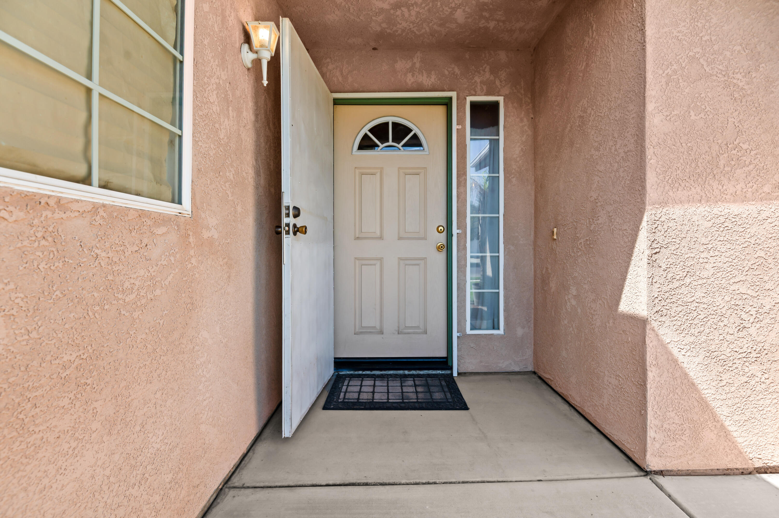 561 S Santa Clara St, Tulare, CA 93274