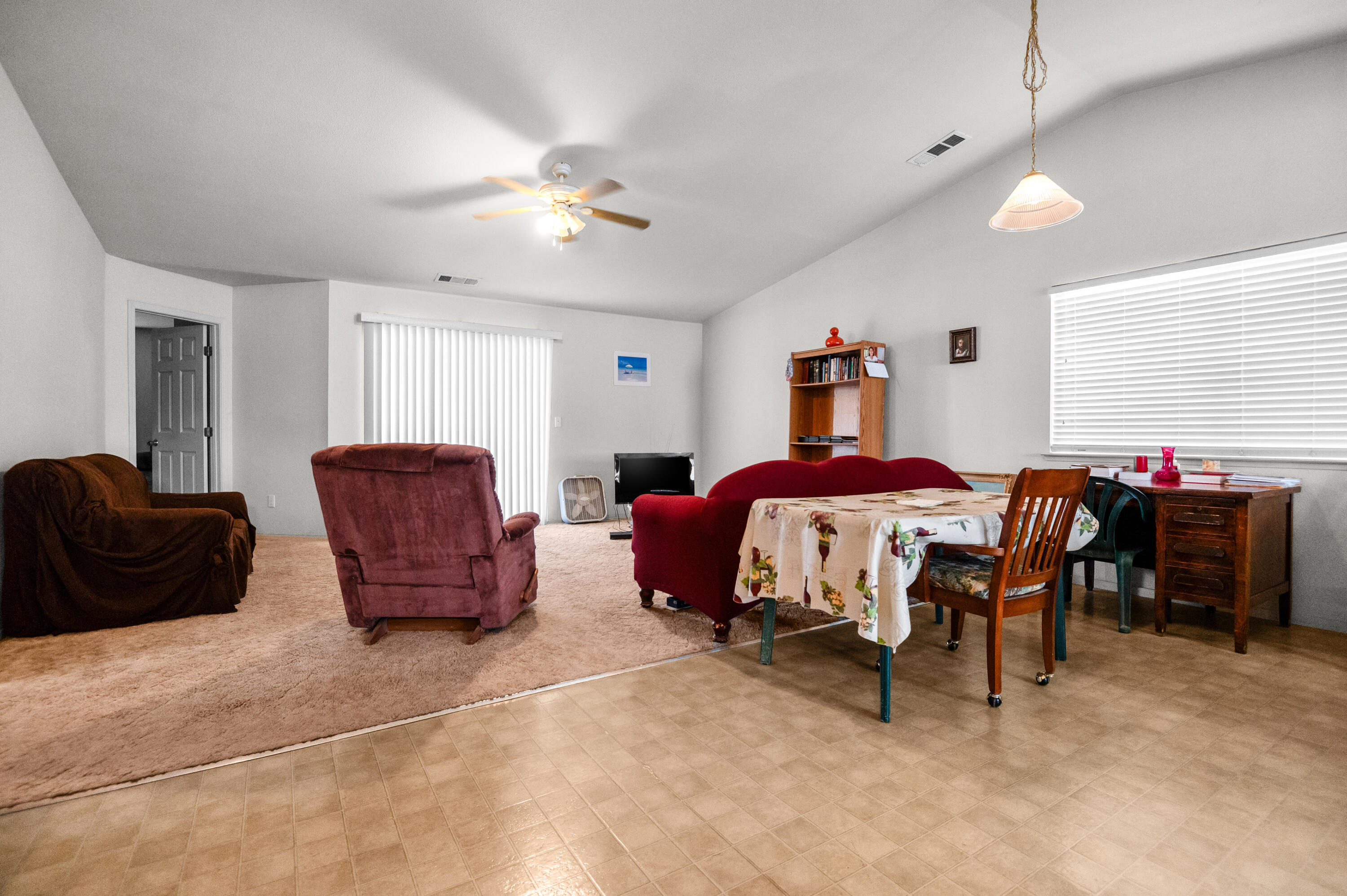 561 S Santa Clara St, Tulare, CA 93274
