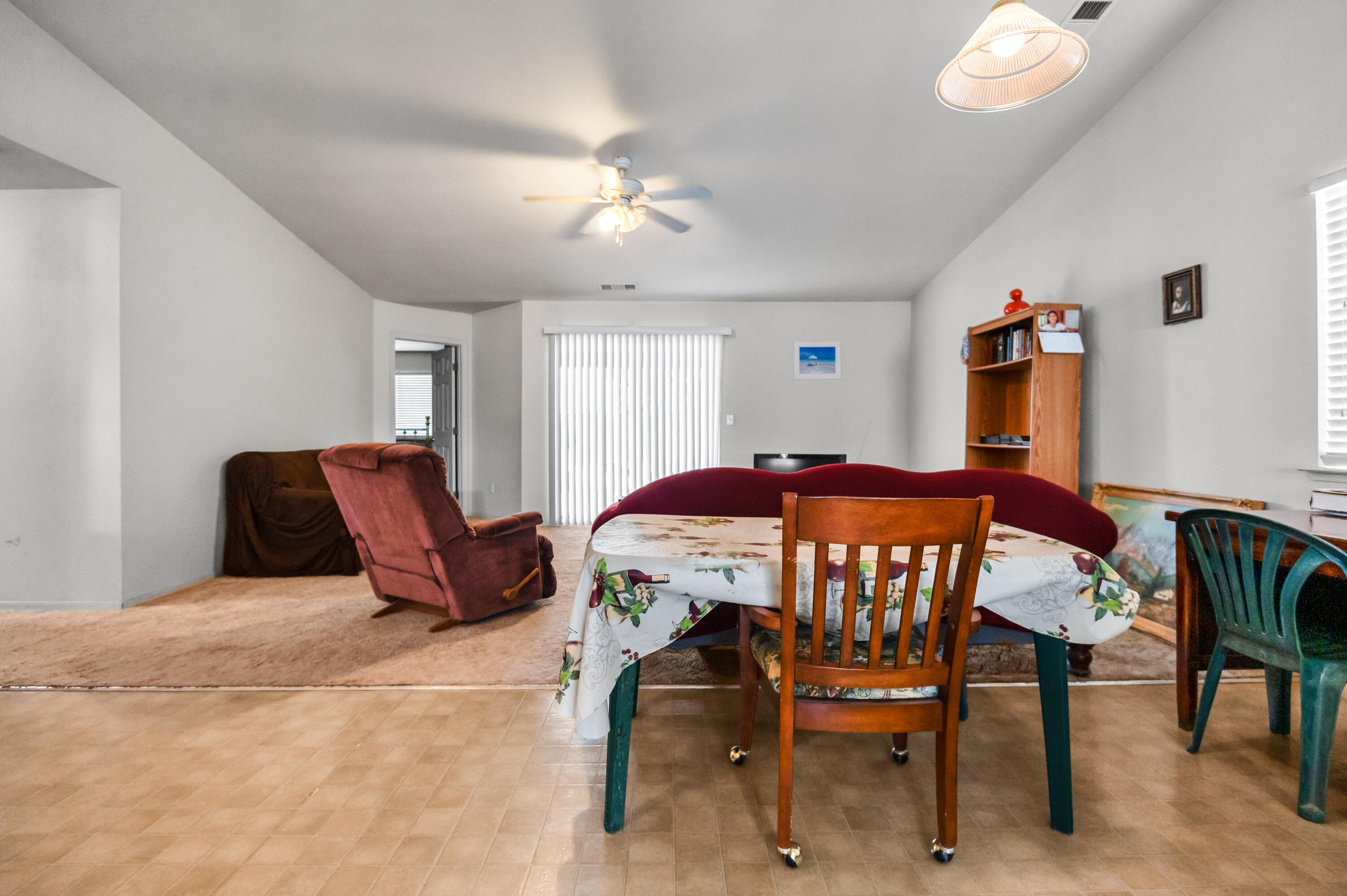 561 S Santa Clara St, Tulare, CA 93274