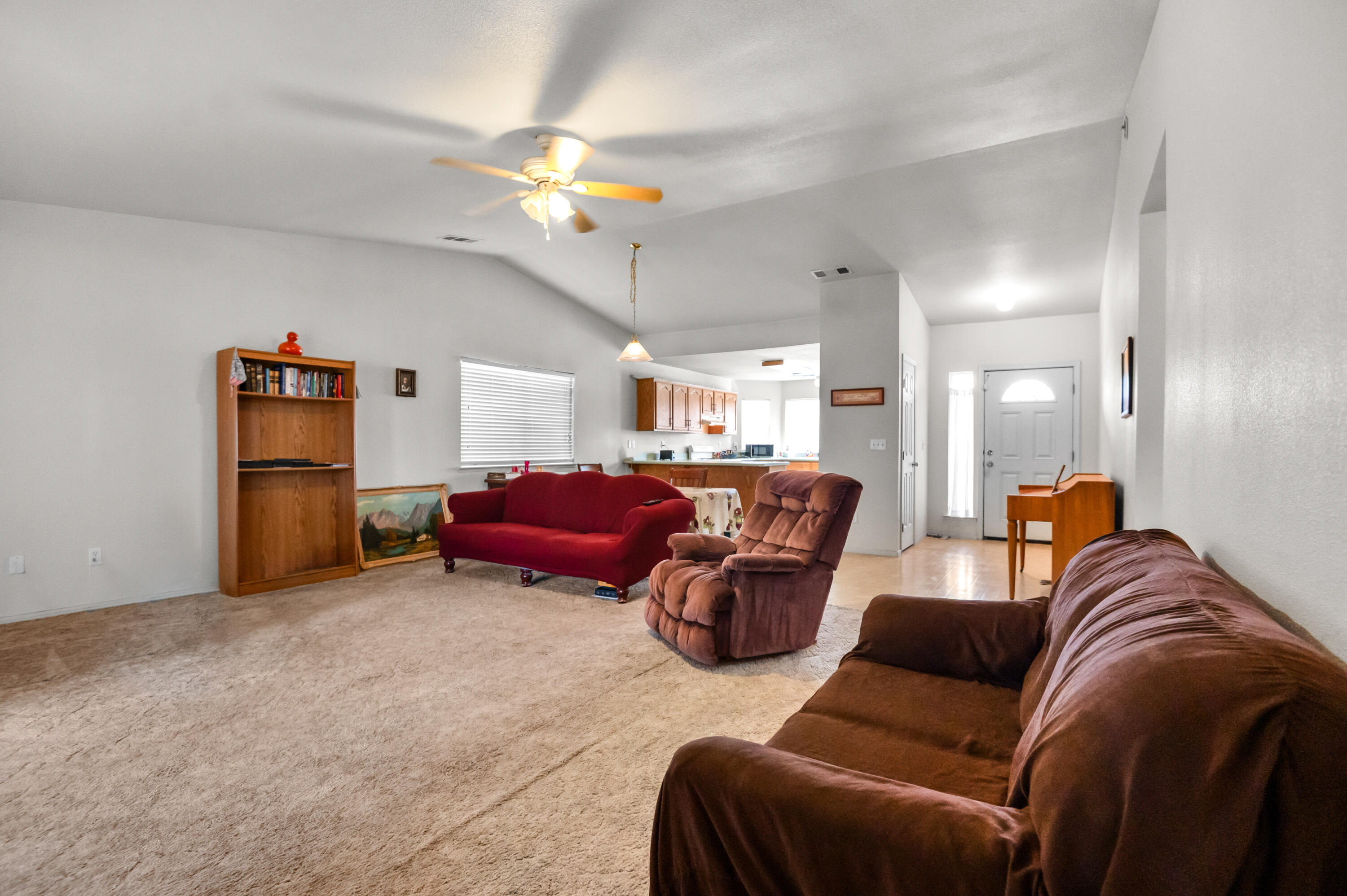 561 S Santa Clara St, Tulare, CA 93274
