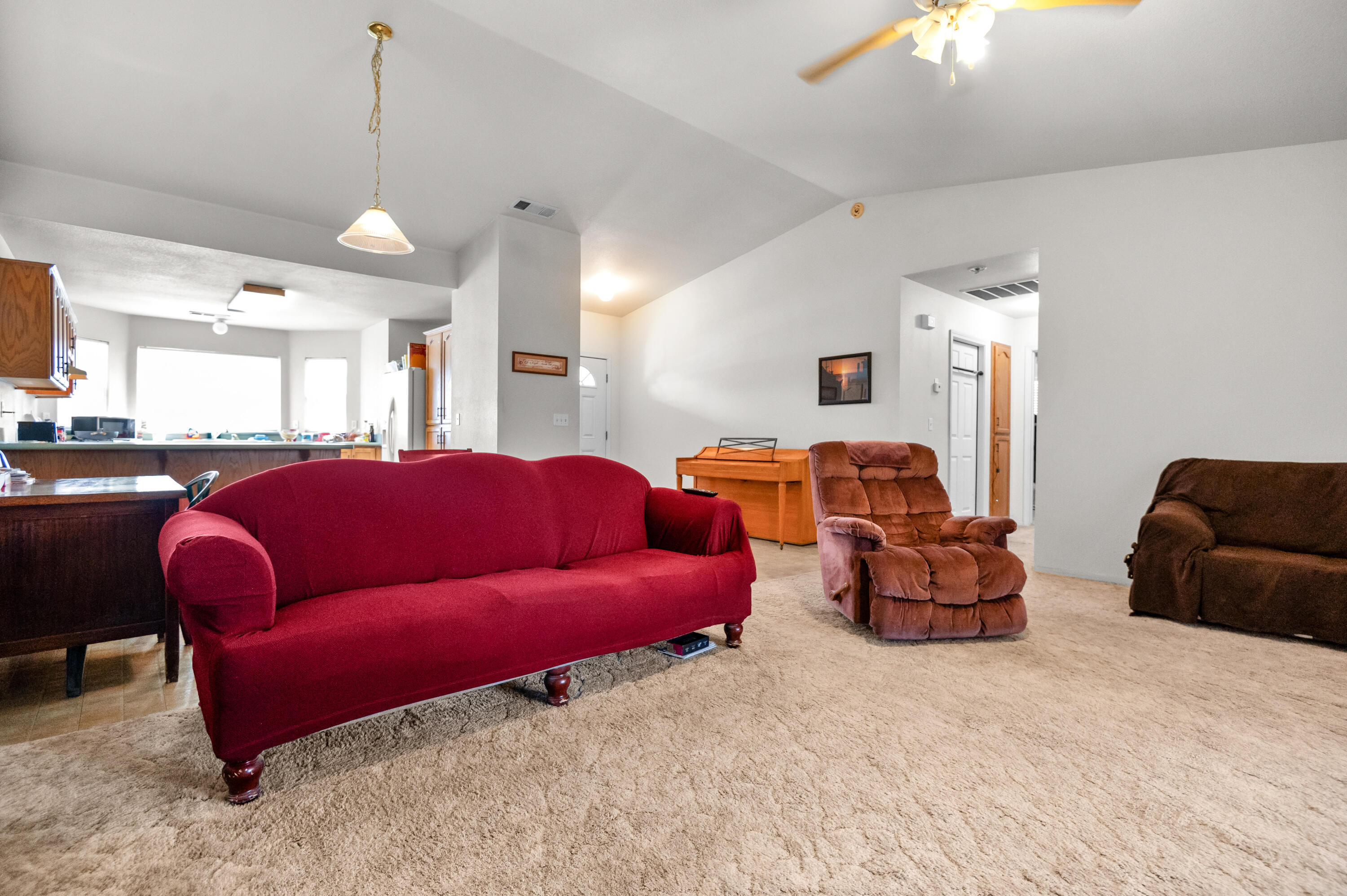 561 S Santa Clara St, Tulare, CA 93274