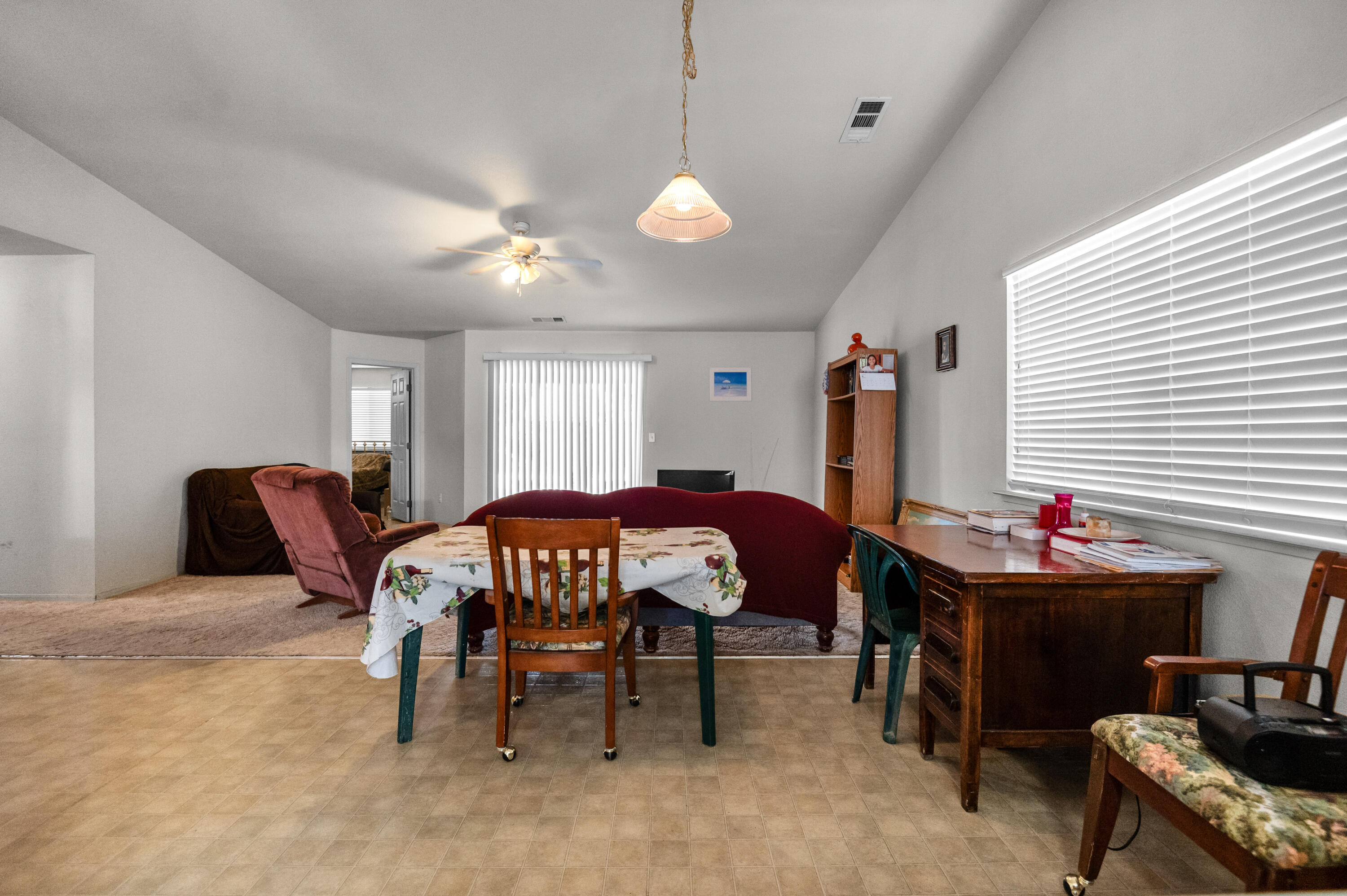 561 S Santa Clara St, Tulare, CA 93274