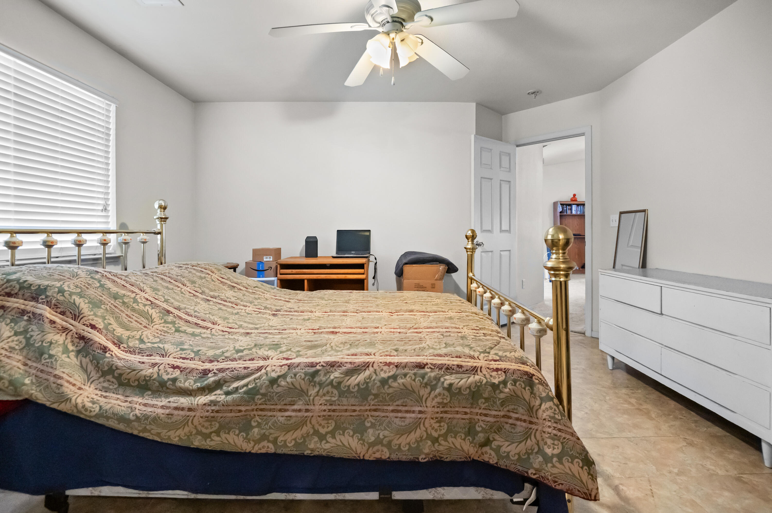 561 S Santa Clara St, Tulare, CA 93274