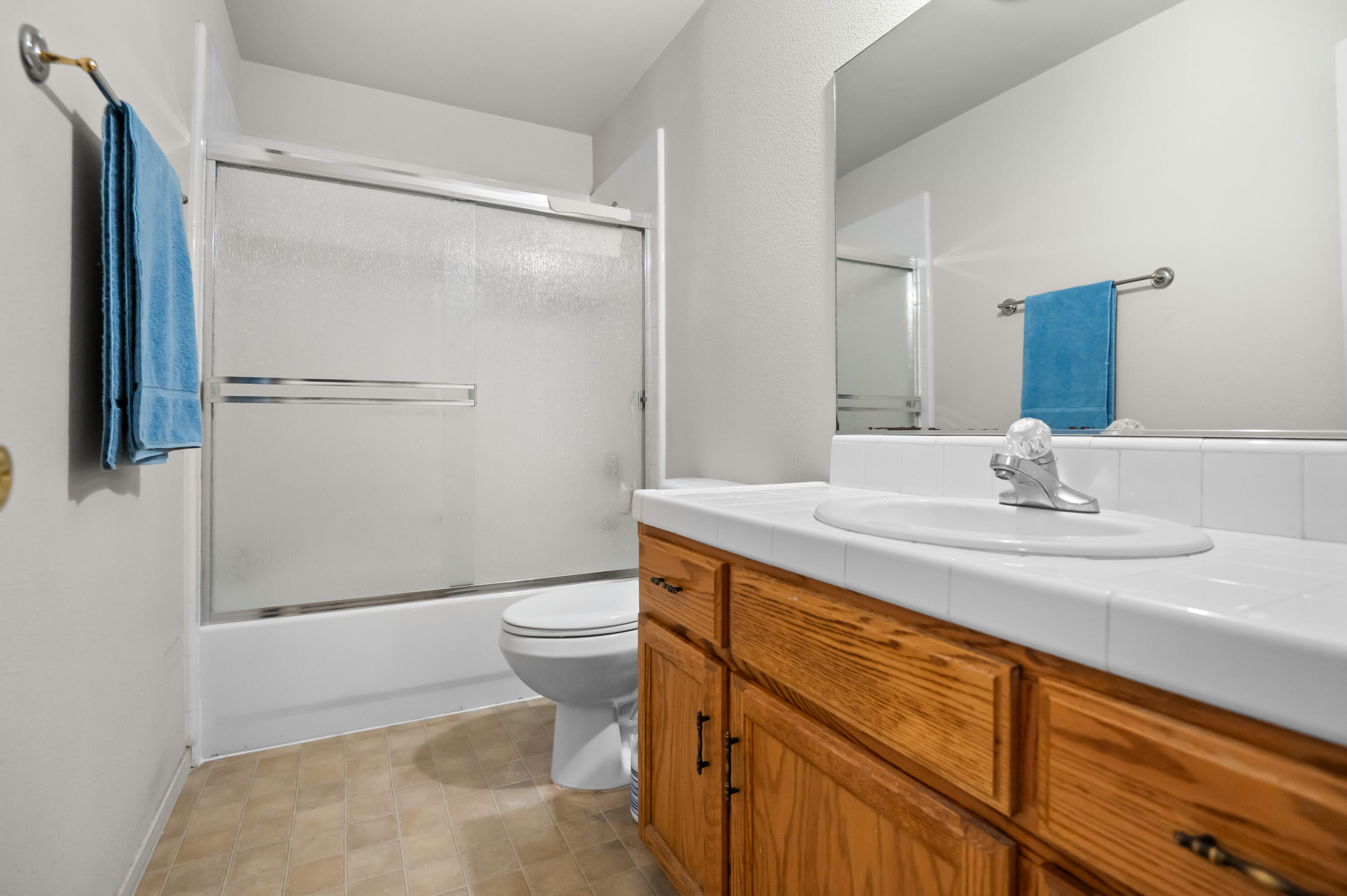 561 S Santa Clara St, Tulare, CA 93274