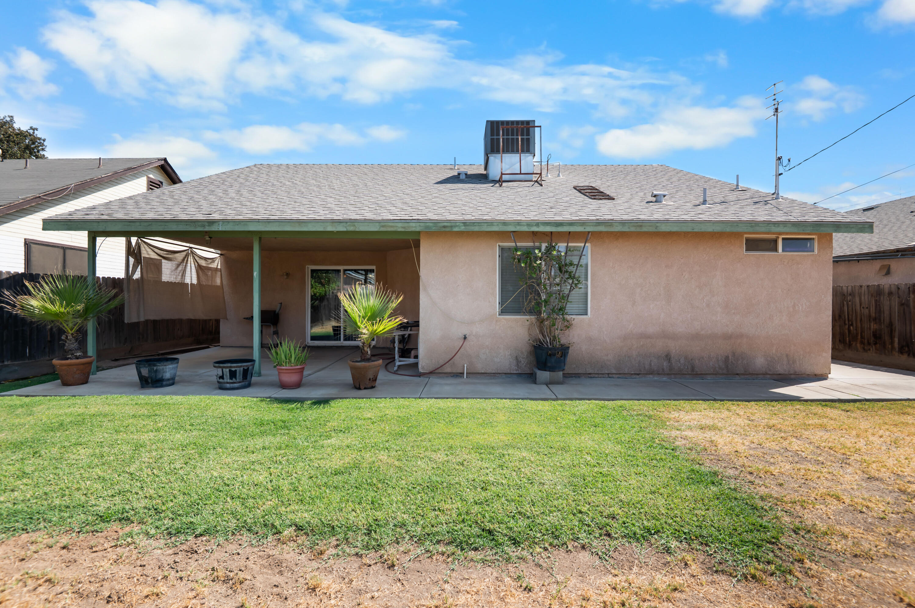 561 S Santa Clara St, Tulare, CA 93274