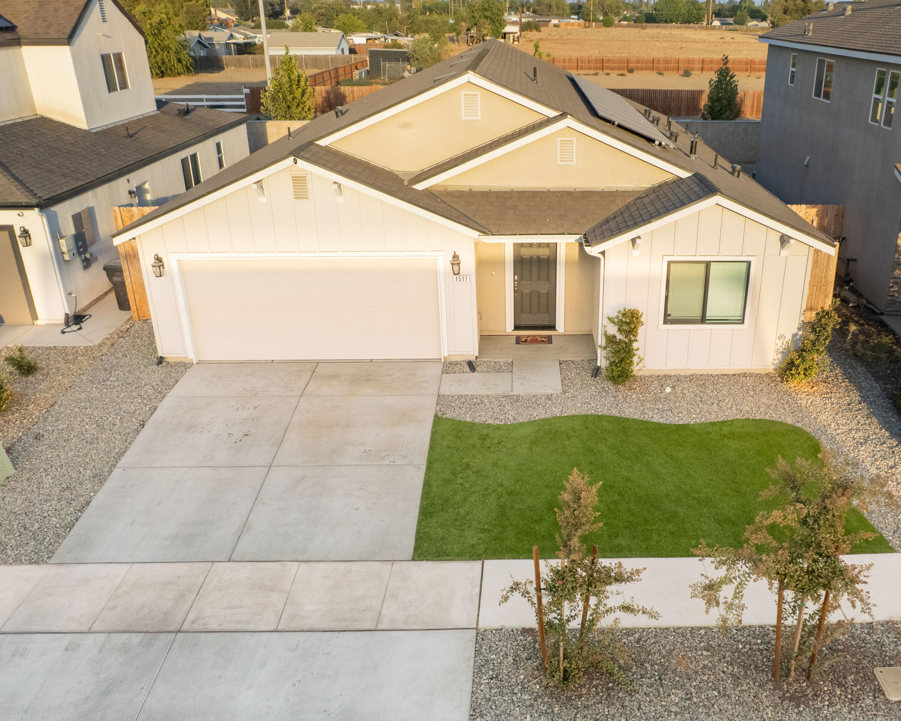1517 S Barberry Pl, Hanford, CA 93230