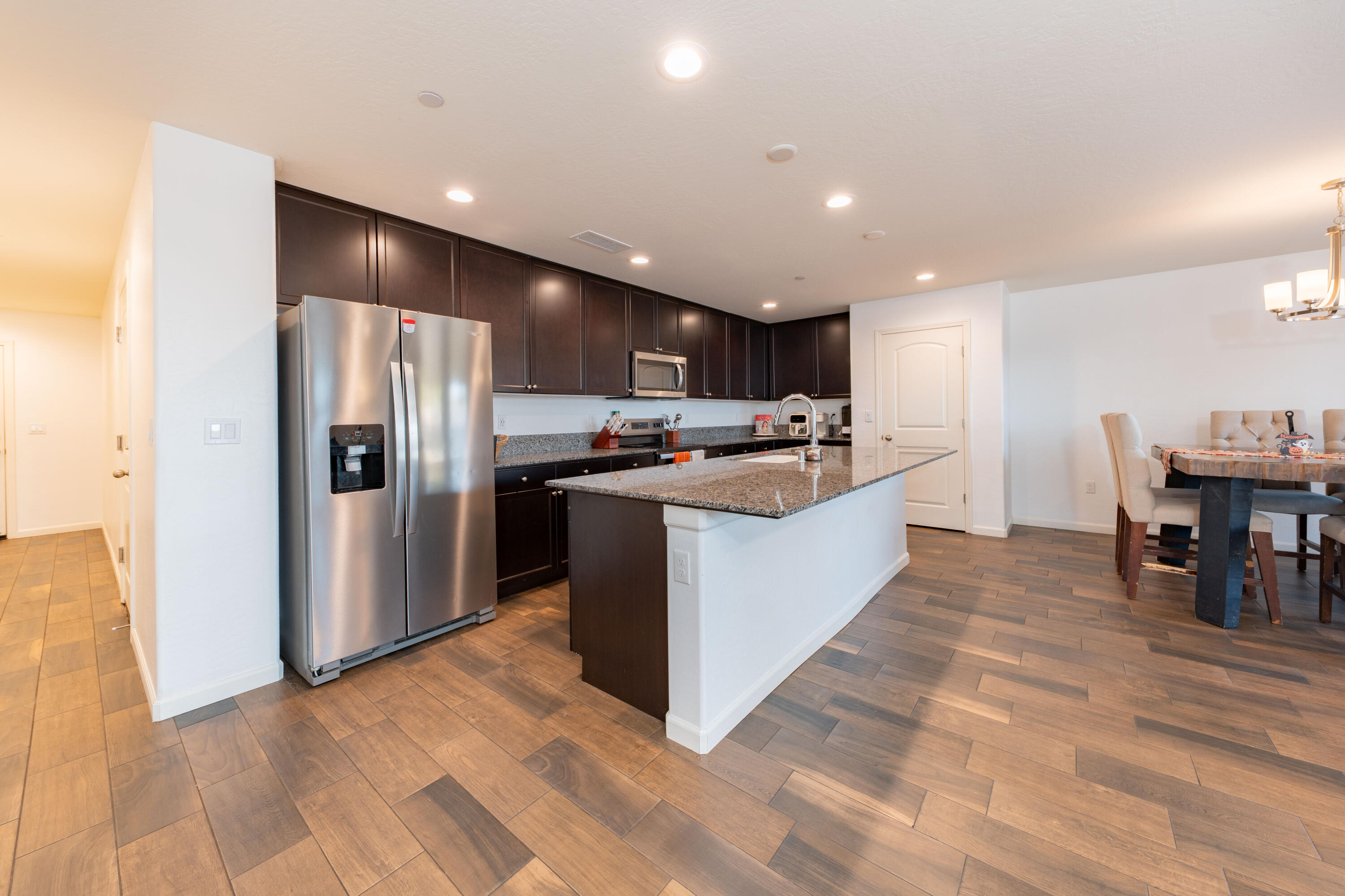 1517 S Barberry Pl, Hanford, CA 93230