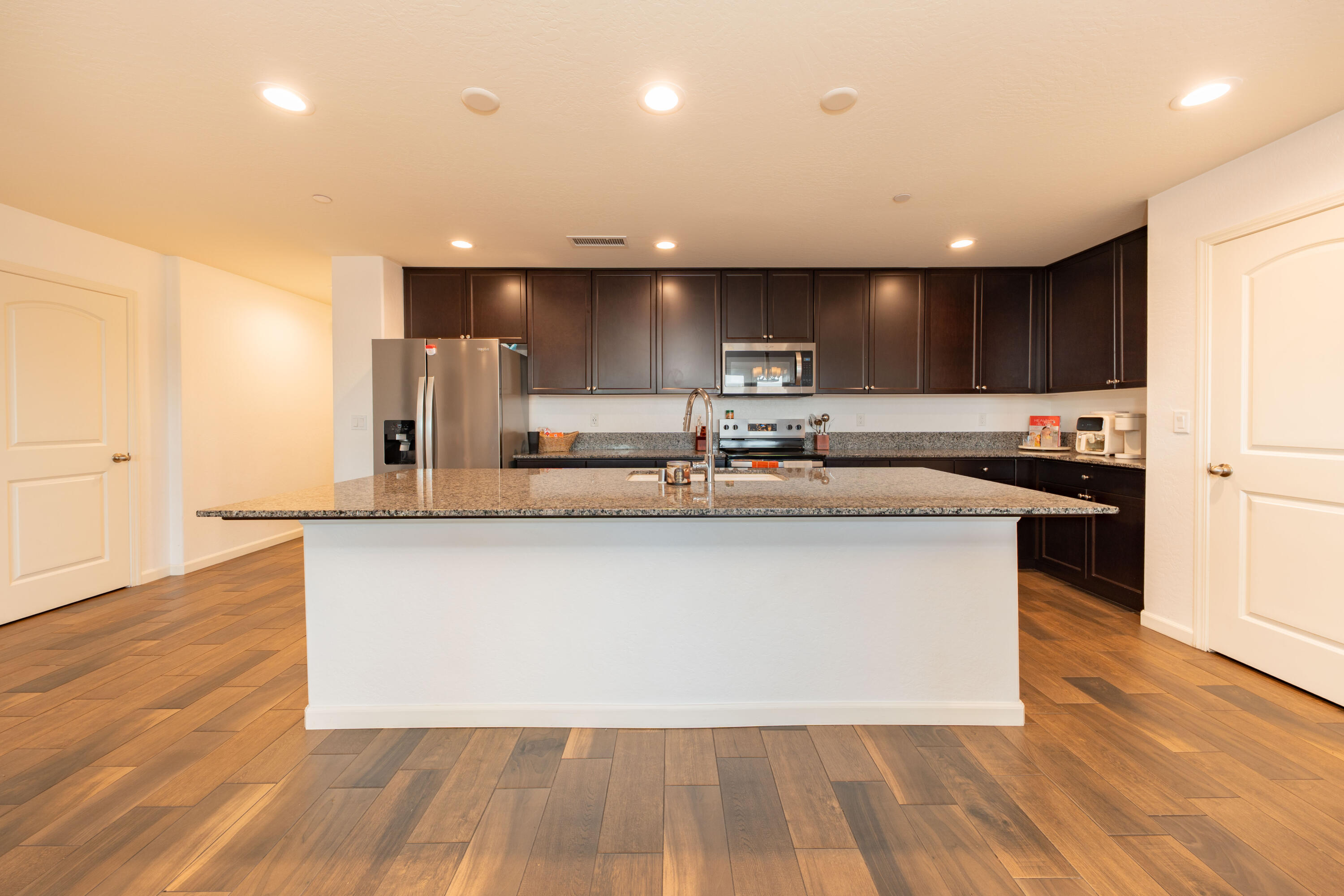 1517 S Barberry Pl, Hanford, CA 93230