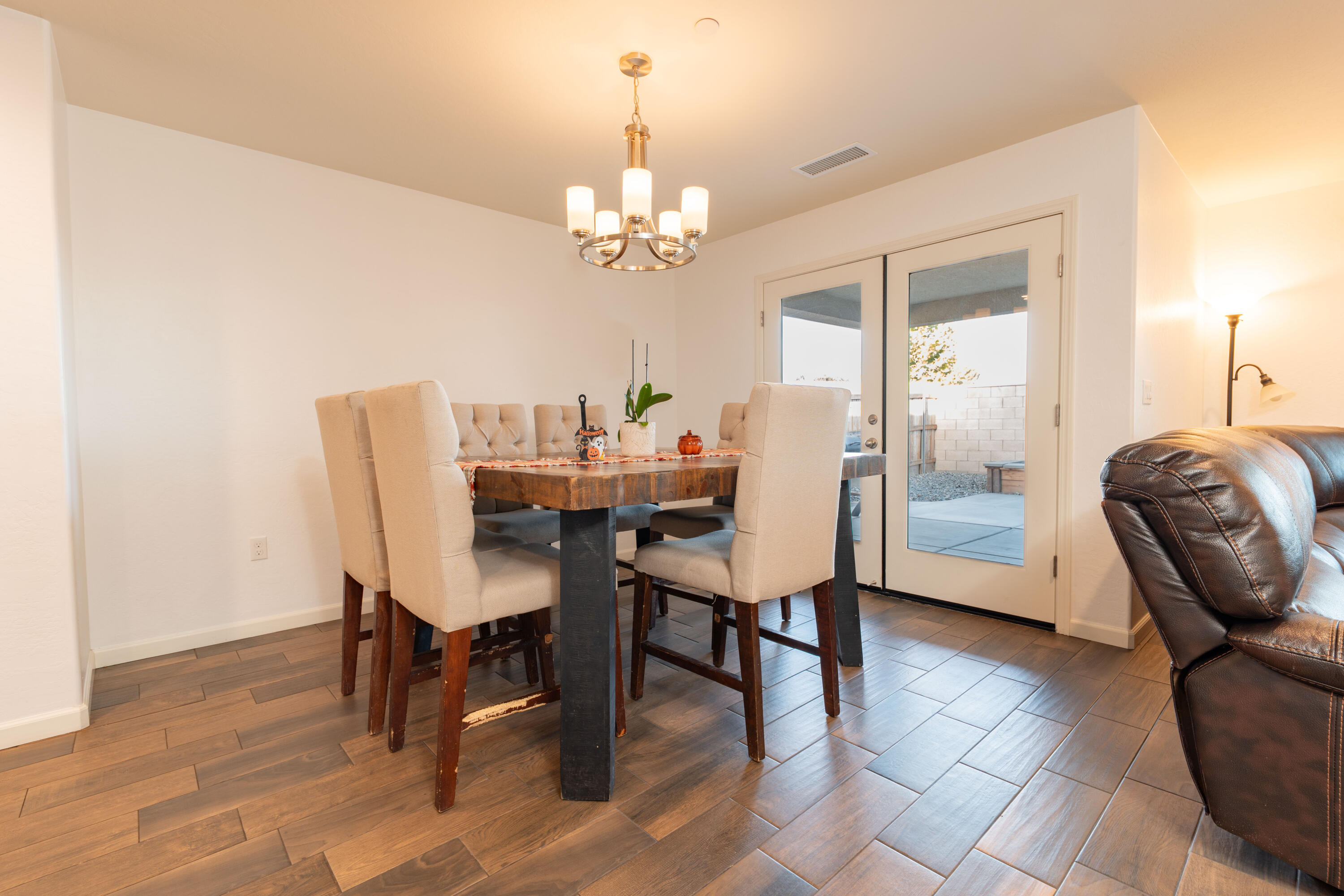 1517 S Barberry Pl, Hanford, CA 93230