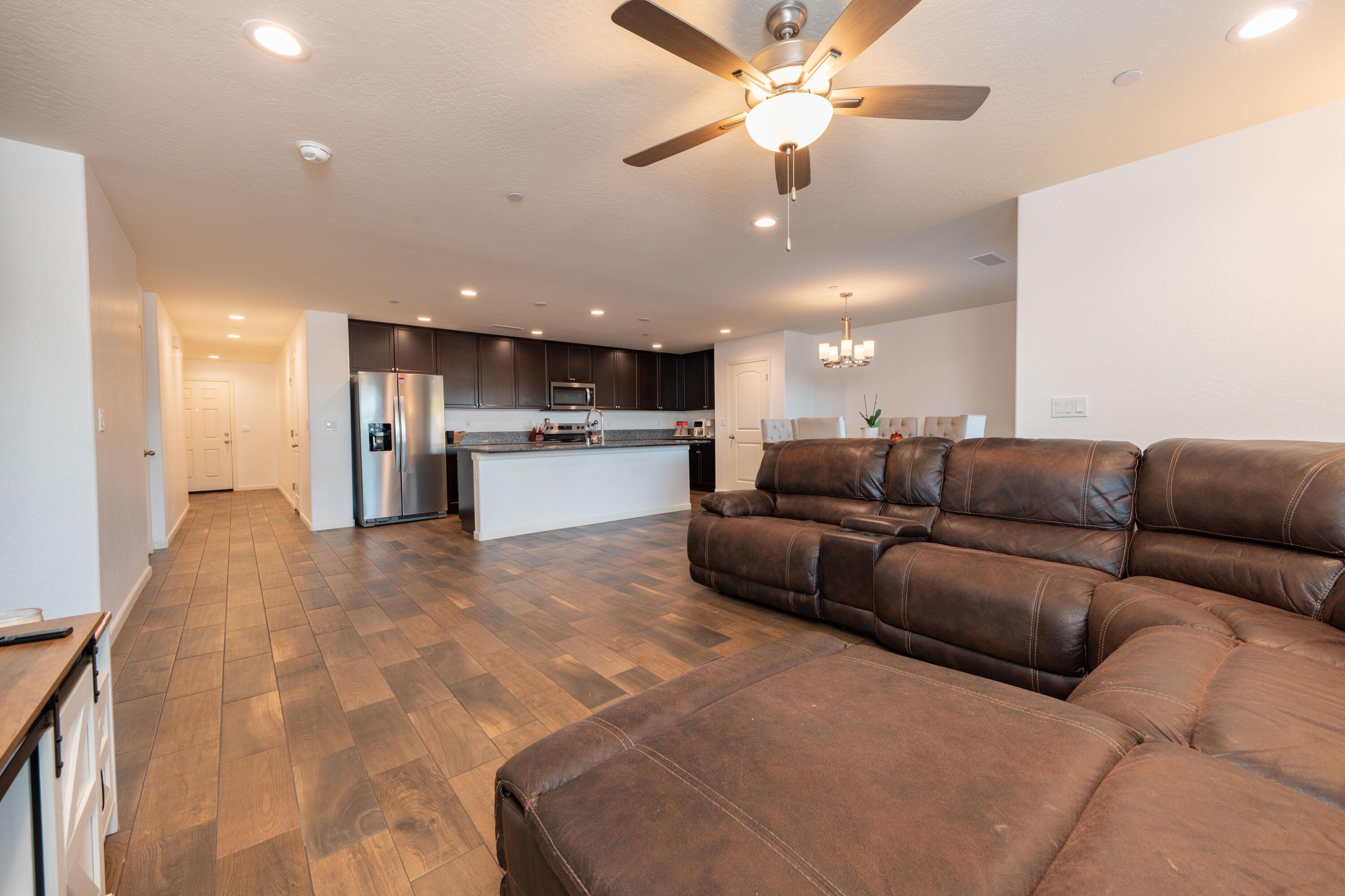 1517 S Barberry Pl, Hanford, CA 93230