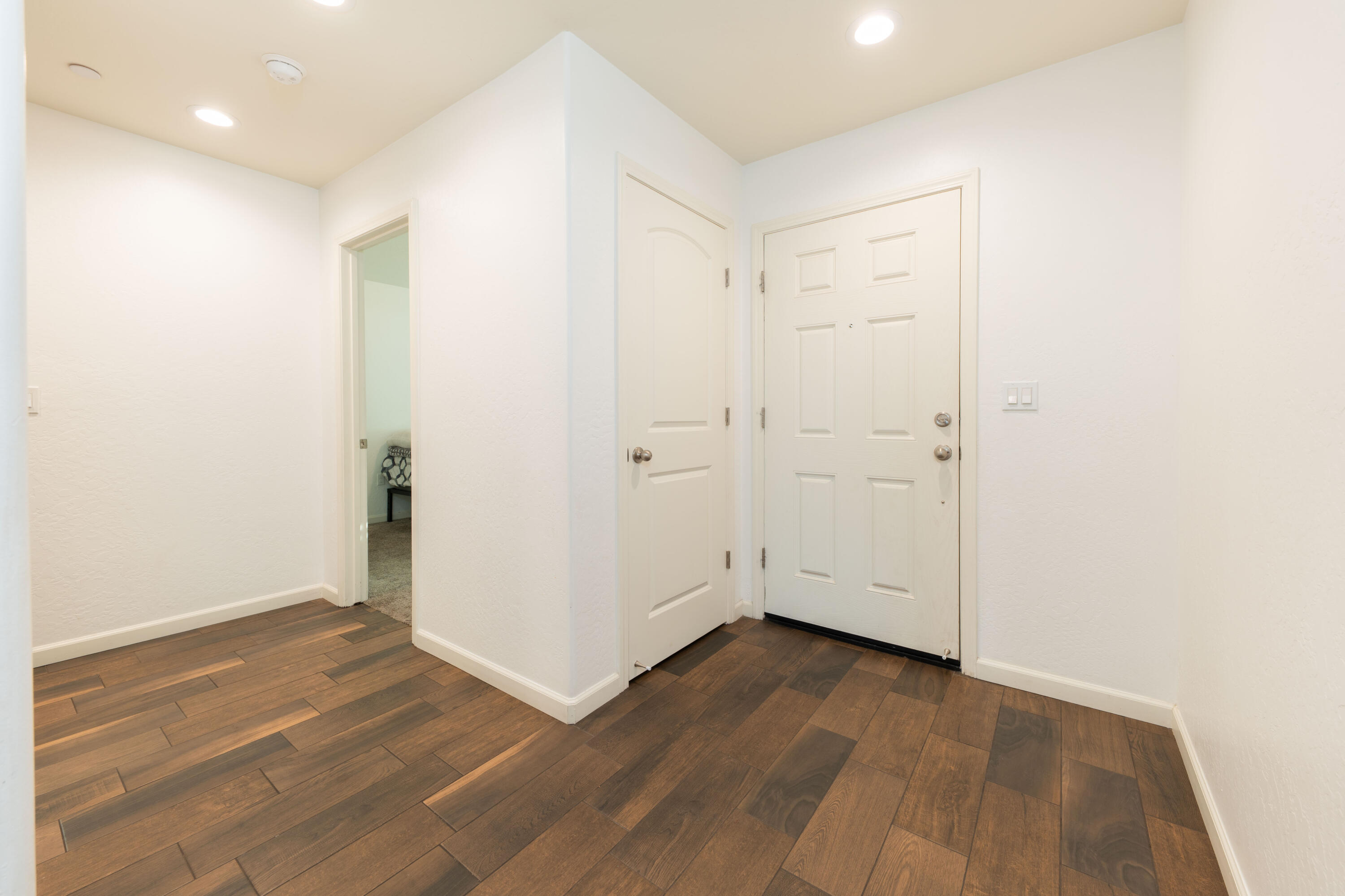 1517 S Barberry Pl, Hanford, CA 93230