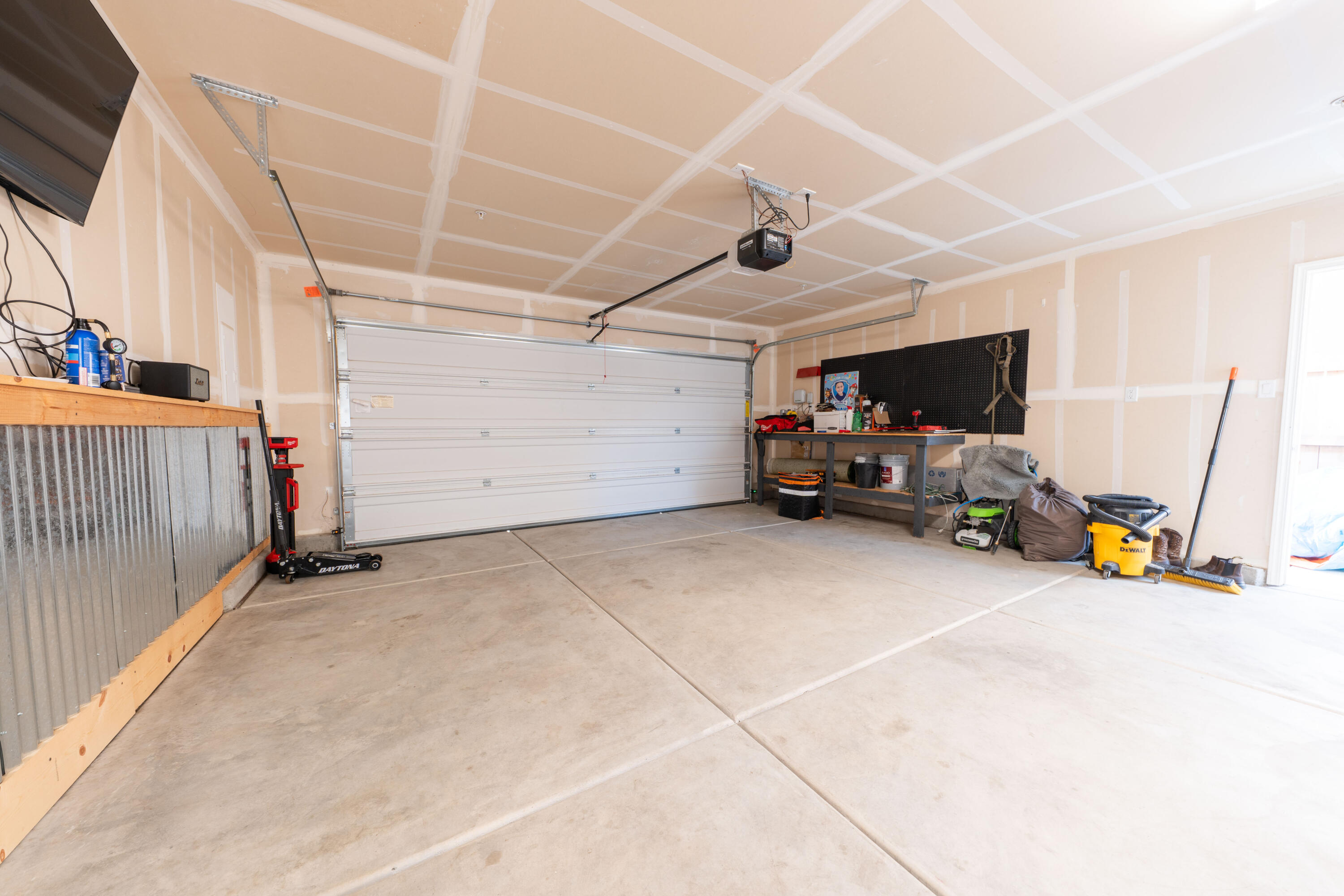 1517 S Barberry Pl, Hanford, CA 93230