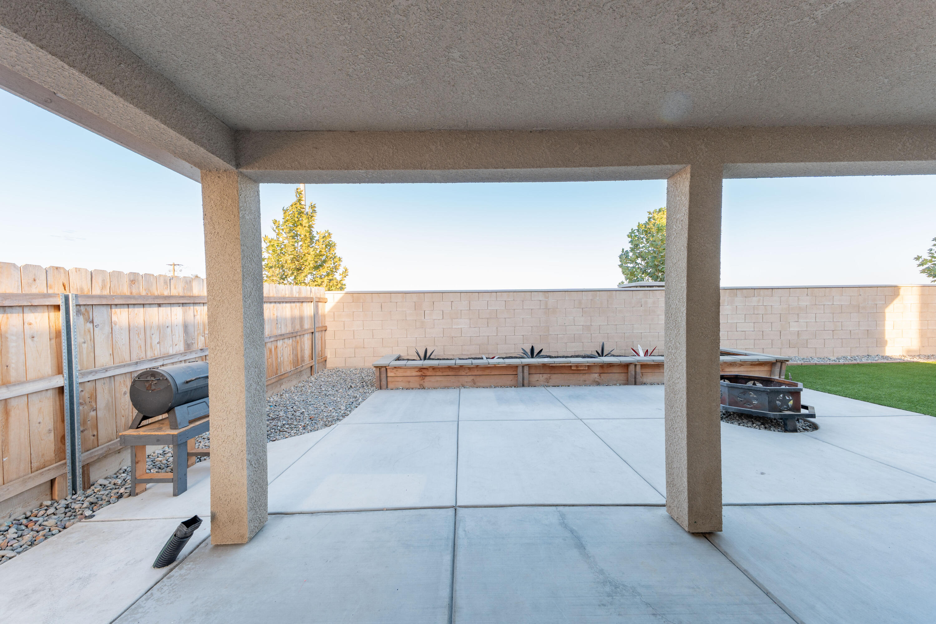 1517 S Barberry Pl, Hanford, CA 93230