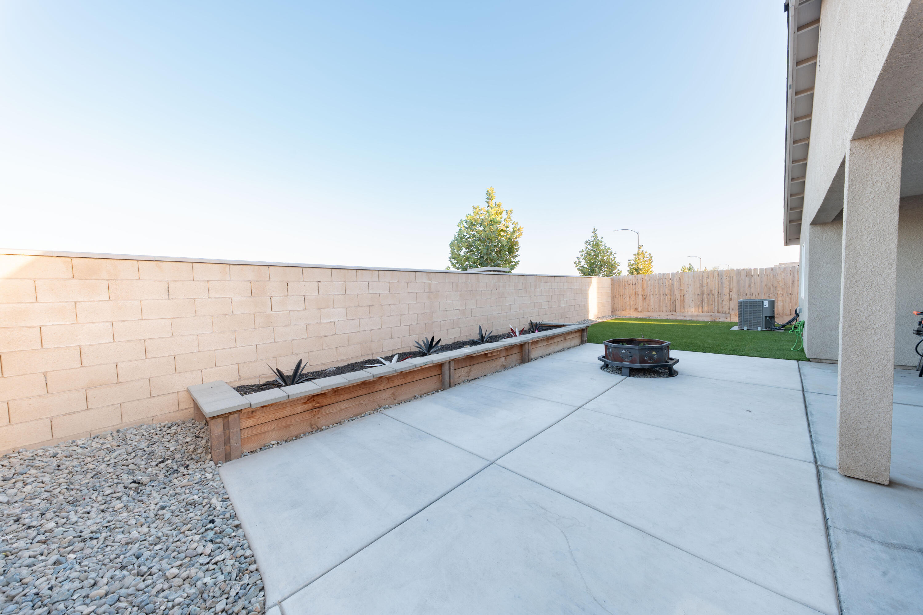 1517 S Barberry Pl, Hanford, CA 93230