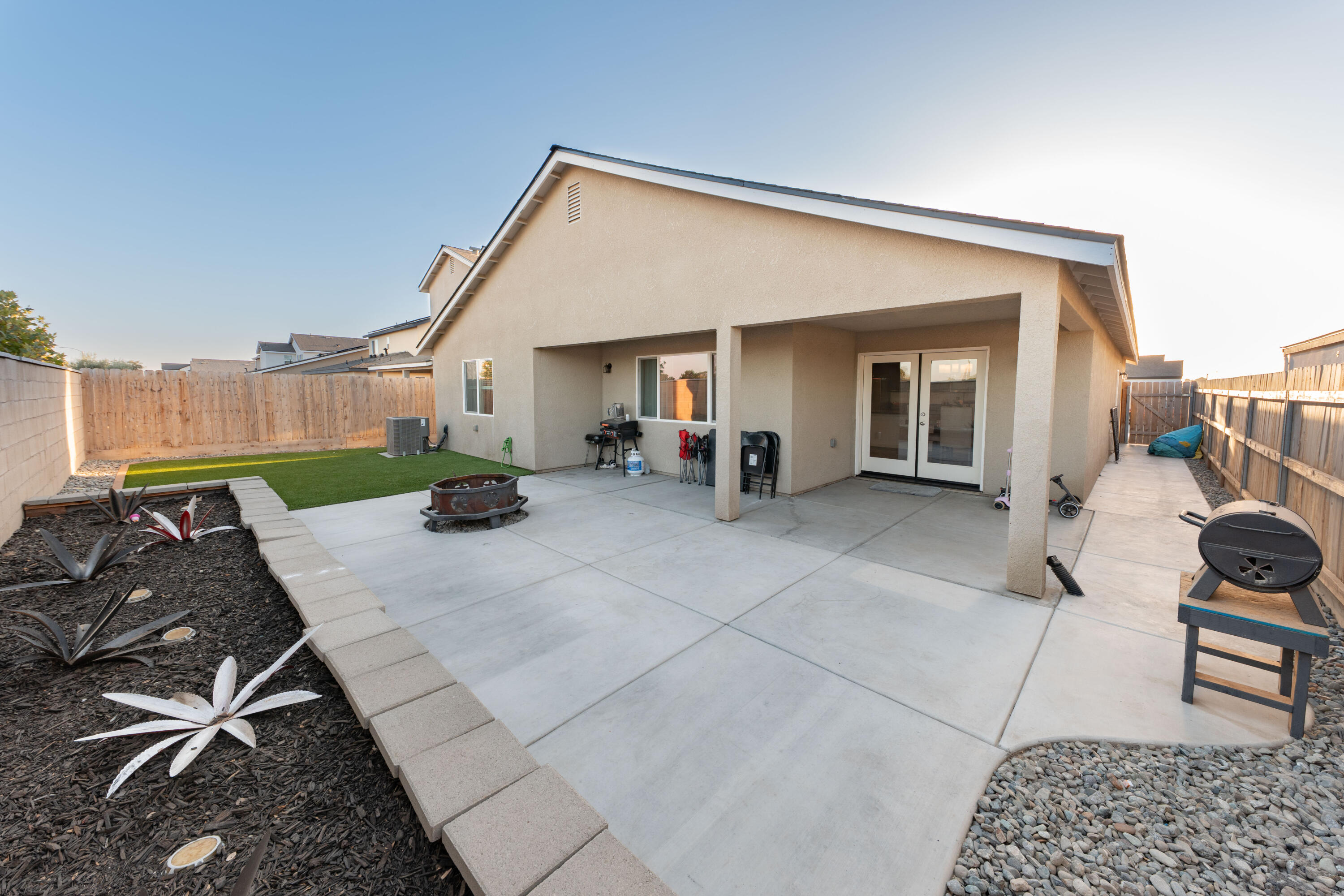 1517 S Barberry Pl, Hanford, CA 93230