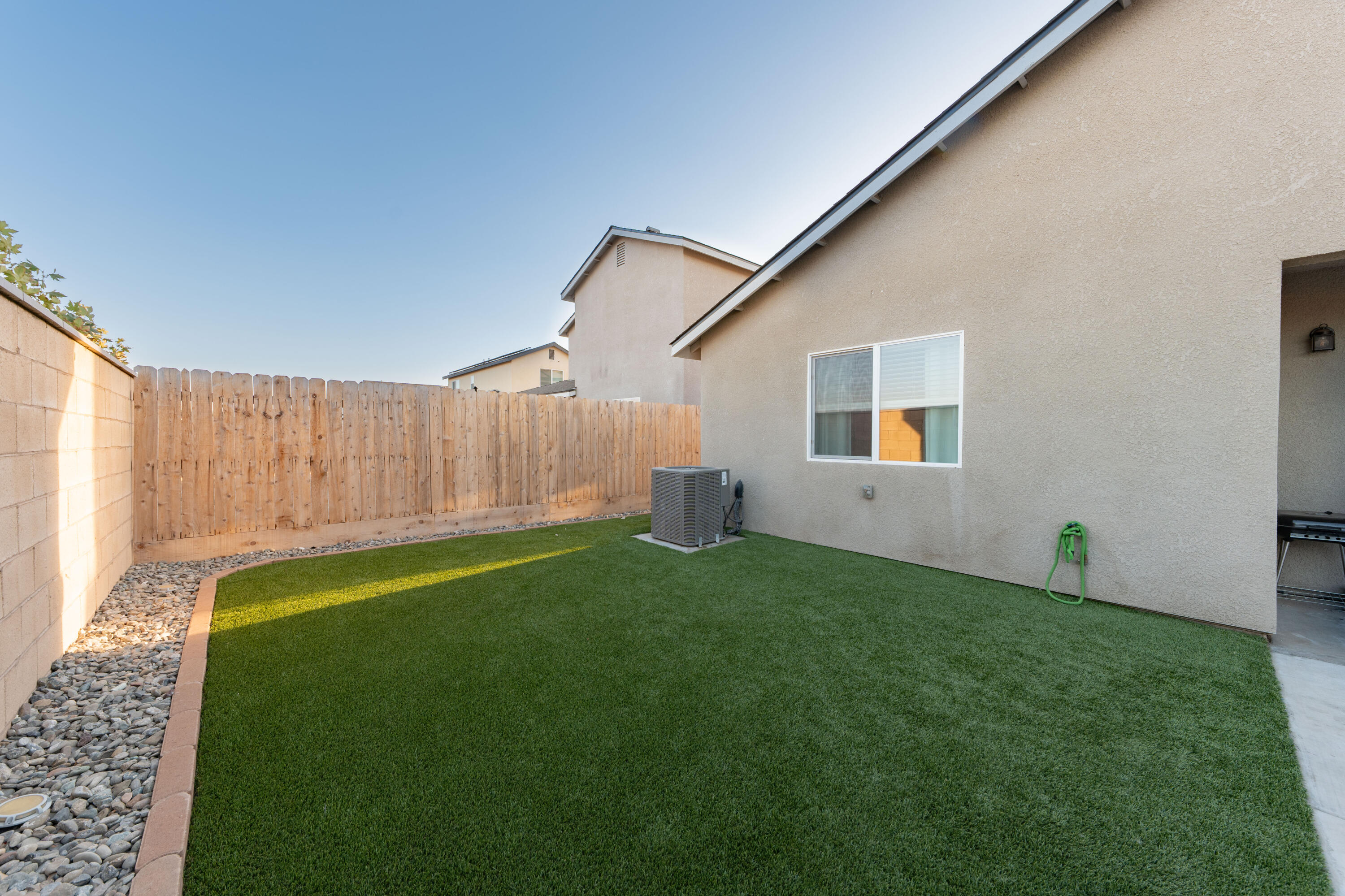 1517 S Barberry Pl, Hanford, CA 93230