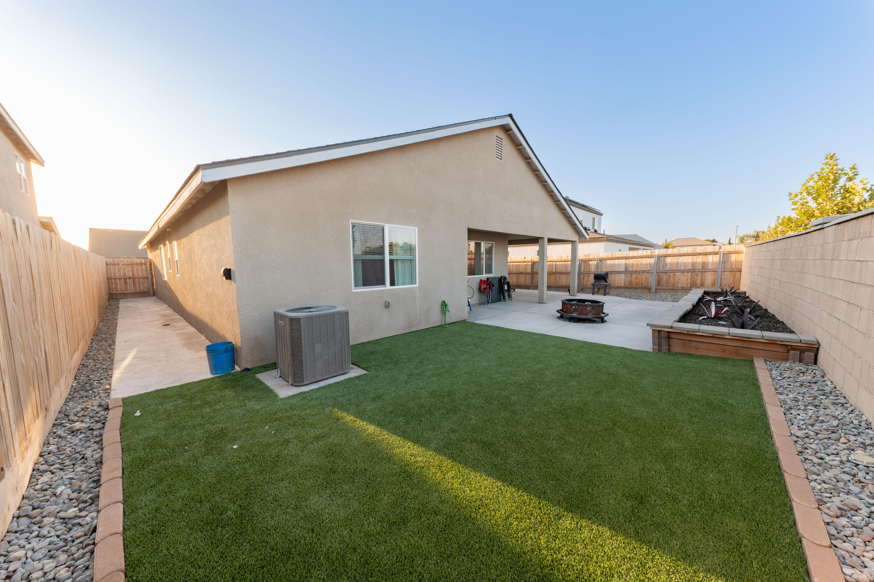 1517 S Barberry Pl, Hanford, CA 93230
