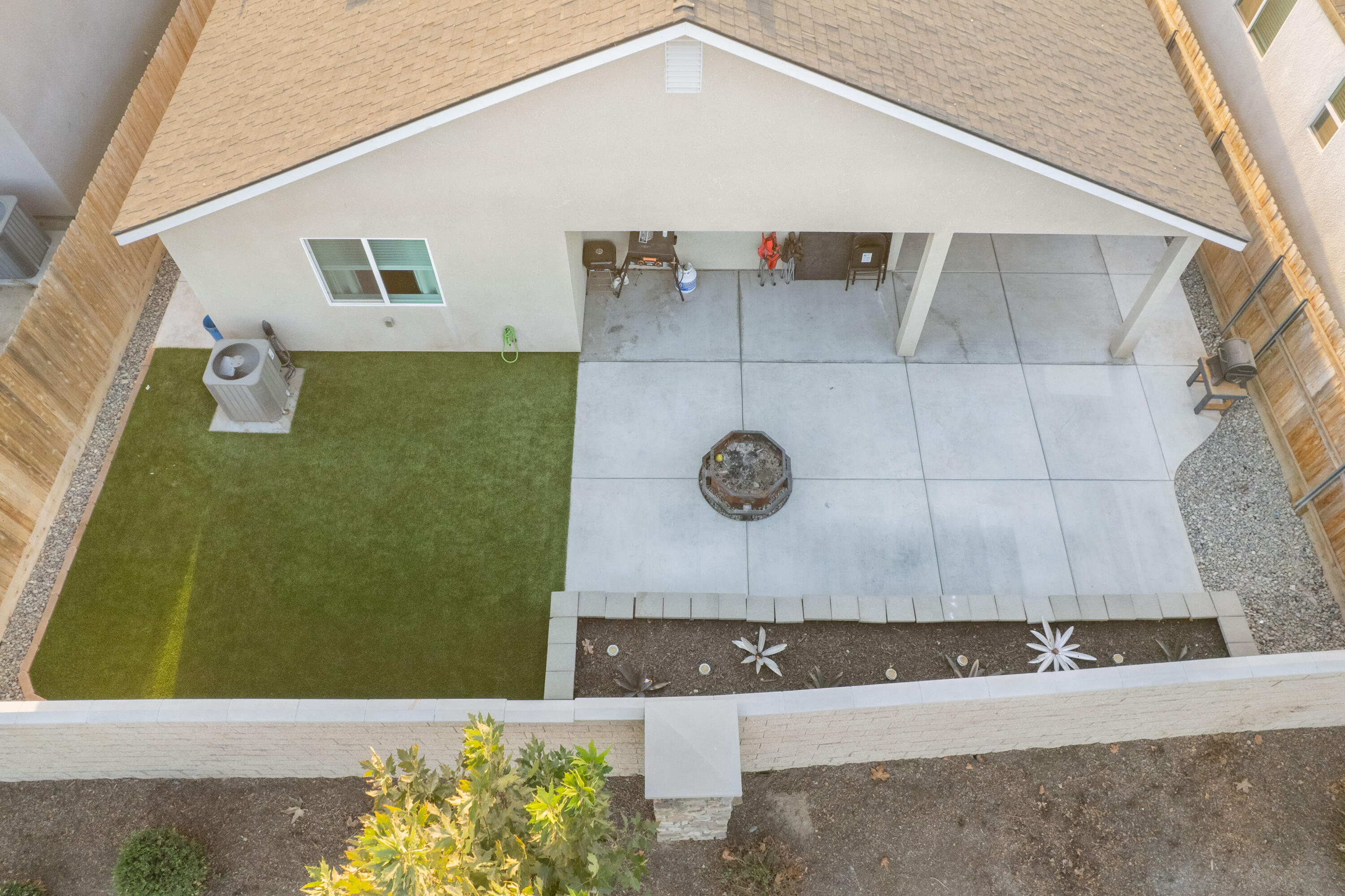 1517 S Barberry Pl, Hanford, CA 93230