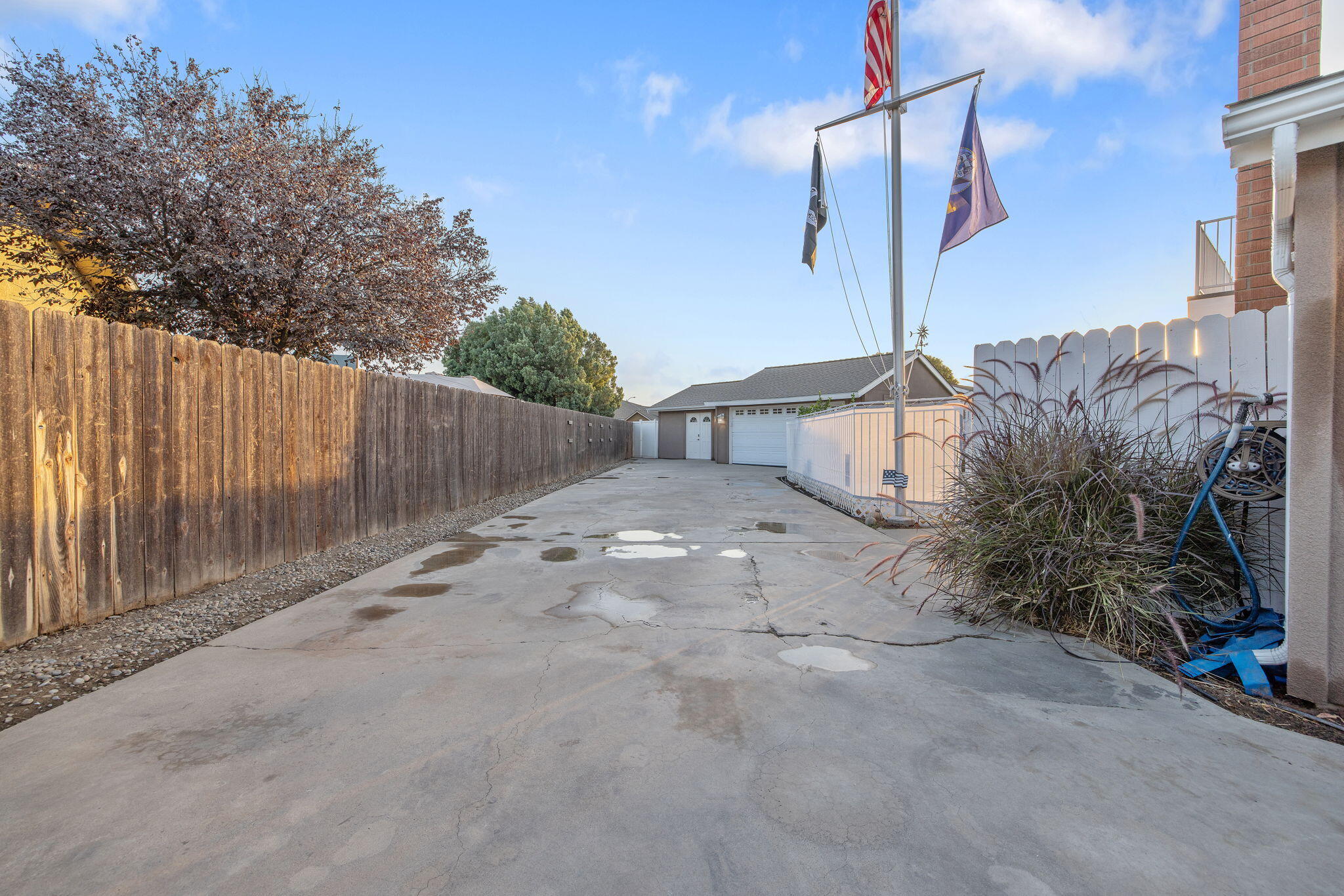 445 Mike Ct, Lemoore, CA 93245