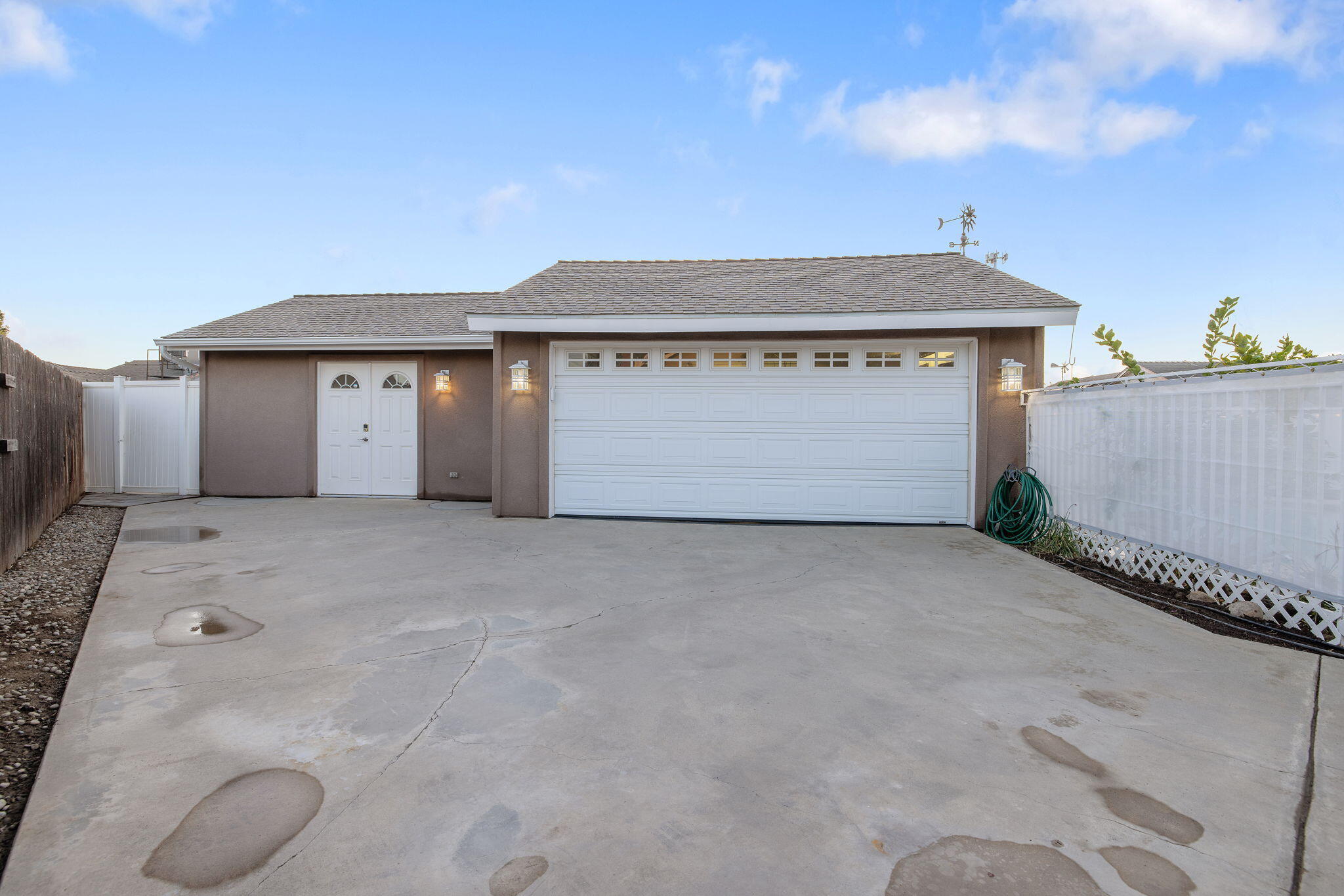 445 Mike Ct, Lemoore, CA 93245