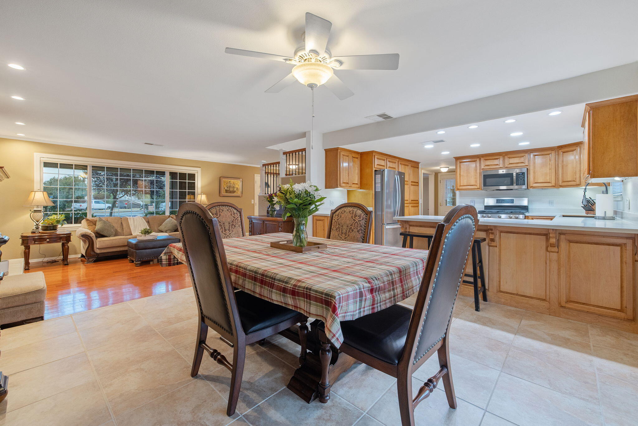 445 Mike Ct, Lemoore, CA 93245