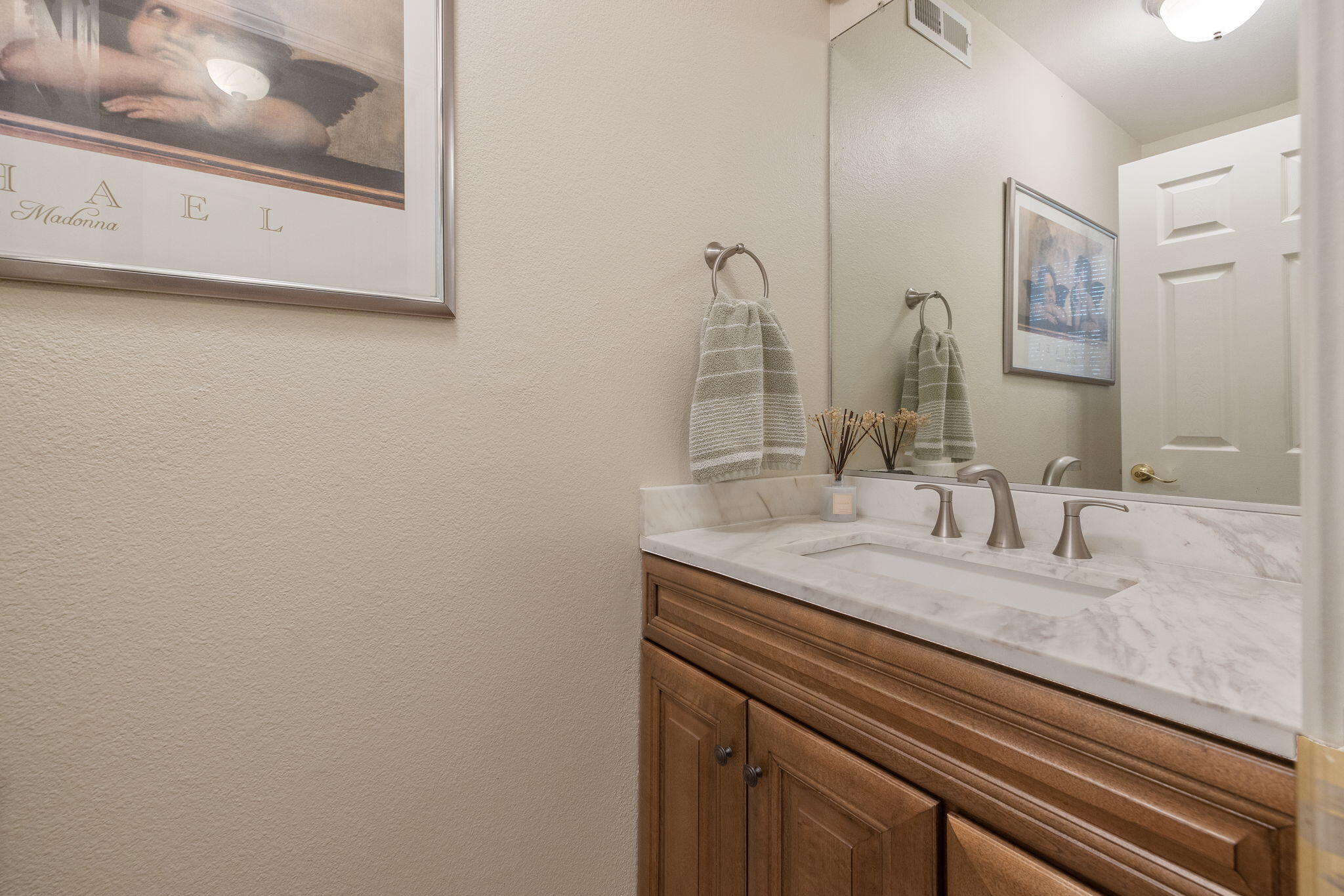 445 Mike Ct, Lemoore, CA 93245