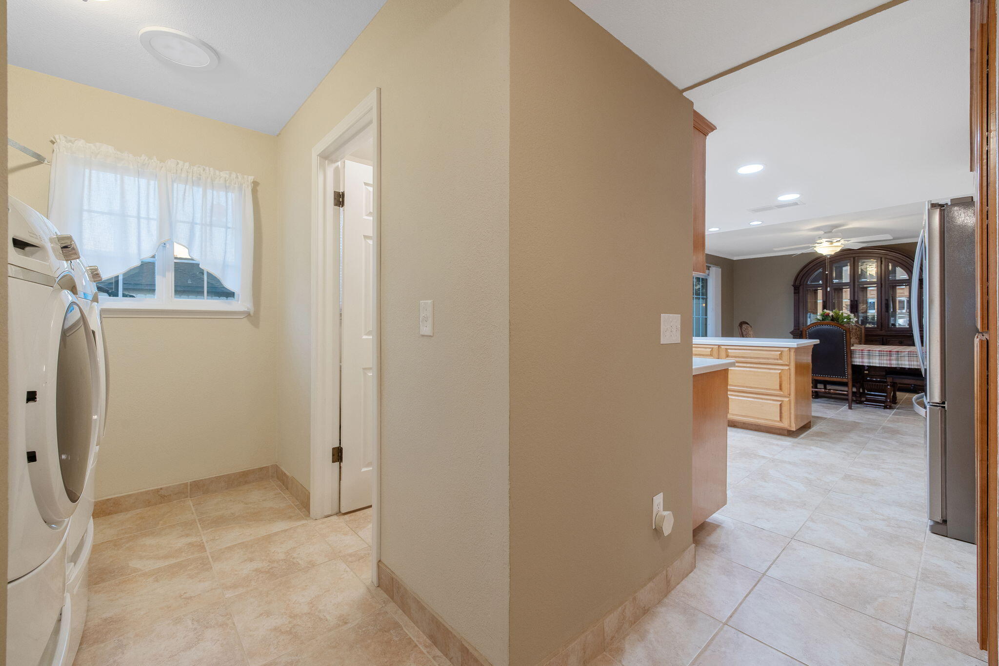 445 Mike Ct, Lemoore, CA 93245