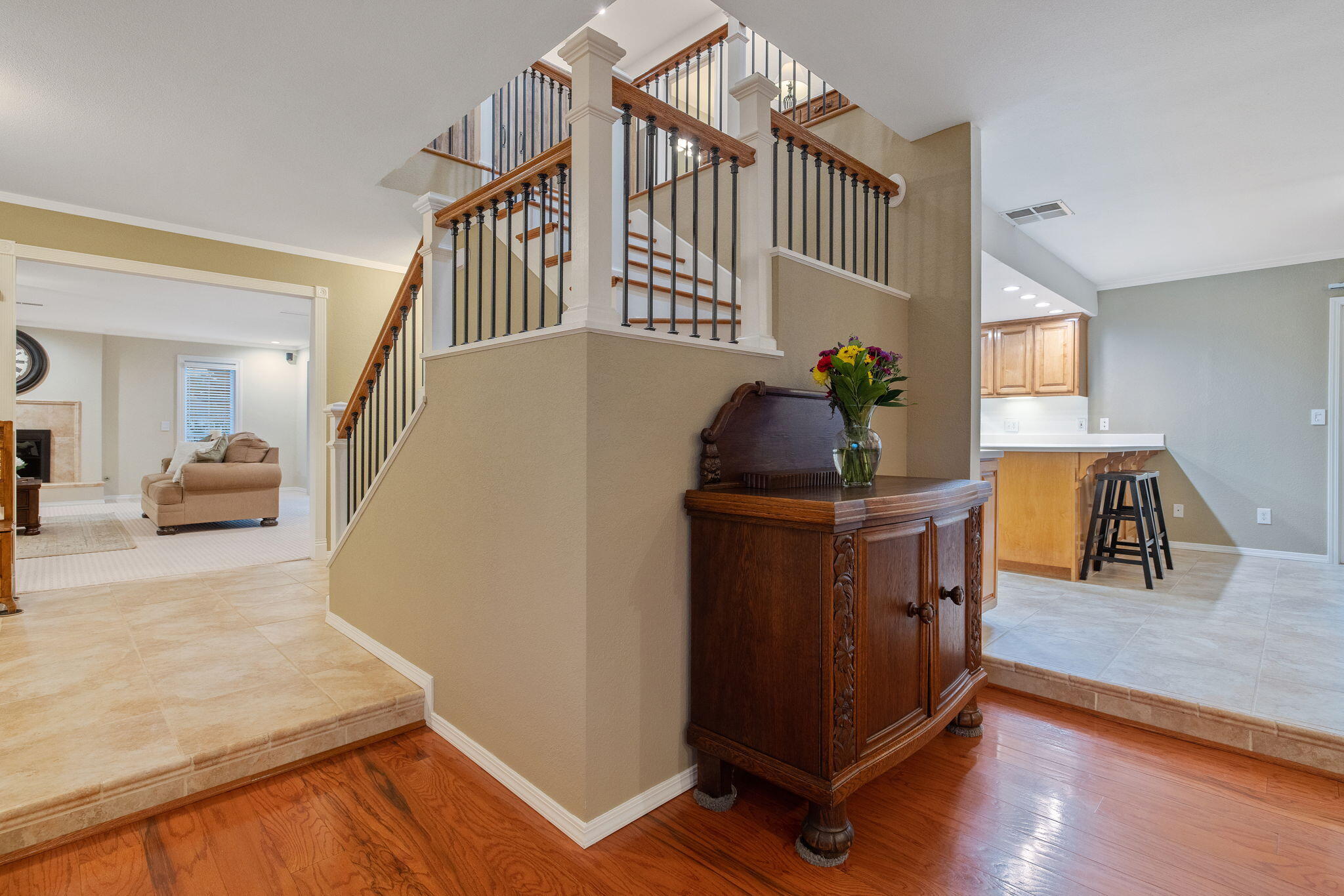 445 Mike Ct, Lemoore, CA 93245
