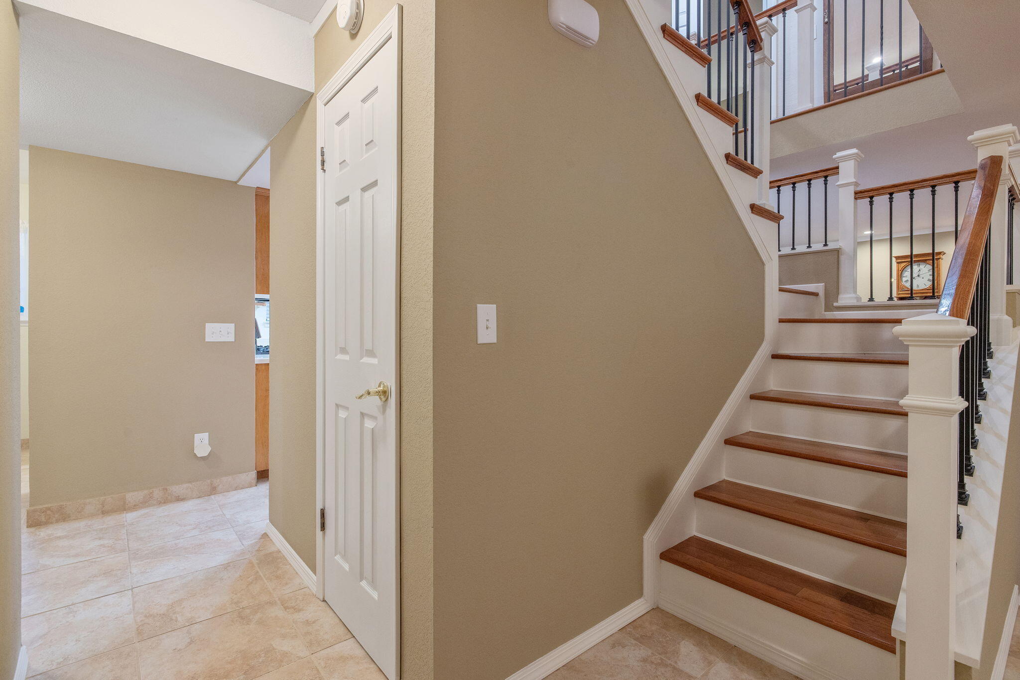 445 Mike Ct, Lemoore, CA 93245