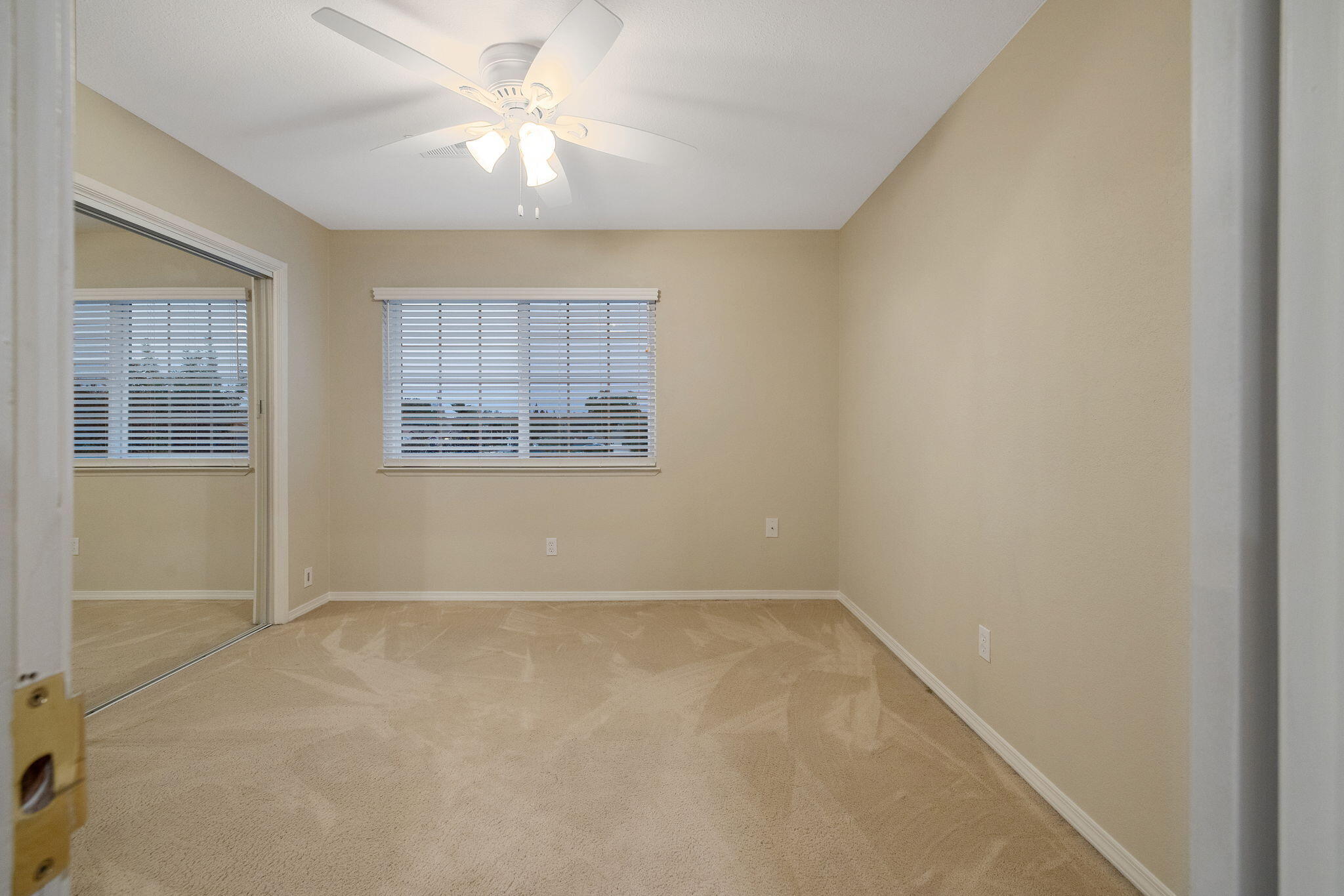 445 Mike Ct, Lemoore, CA 93245