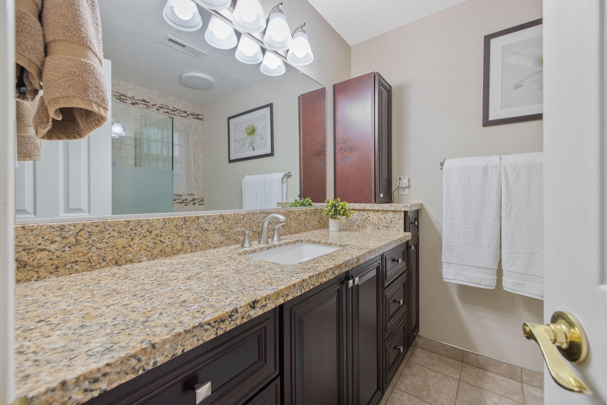 445 Mike Ct, Lemoore, CA 93245