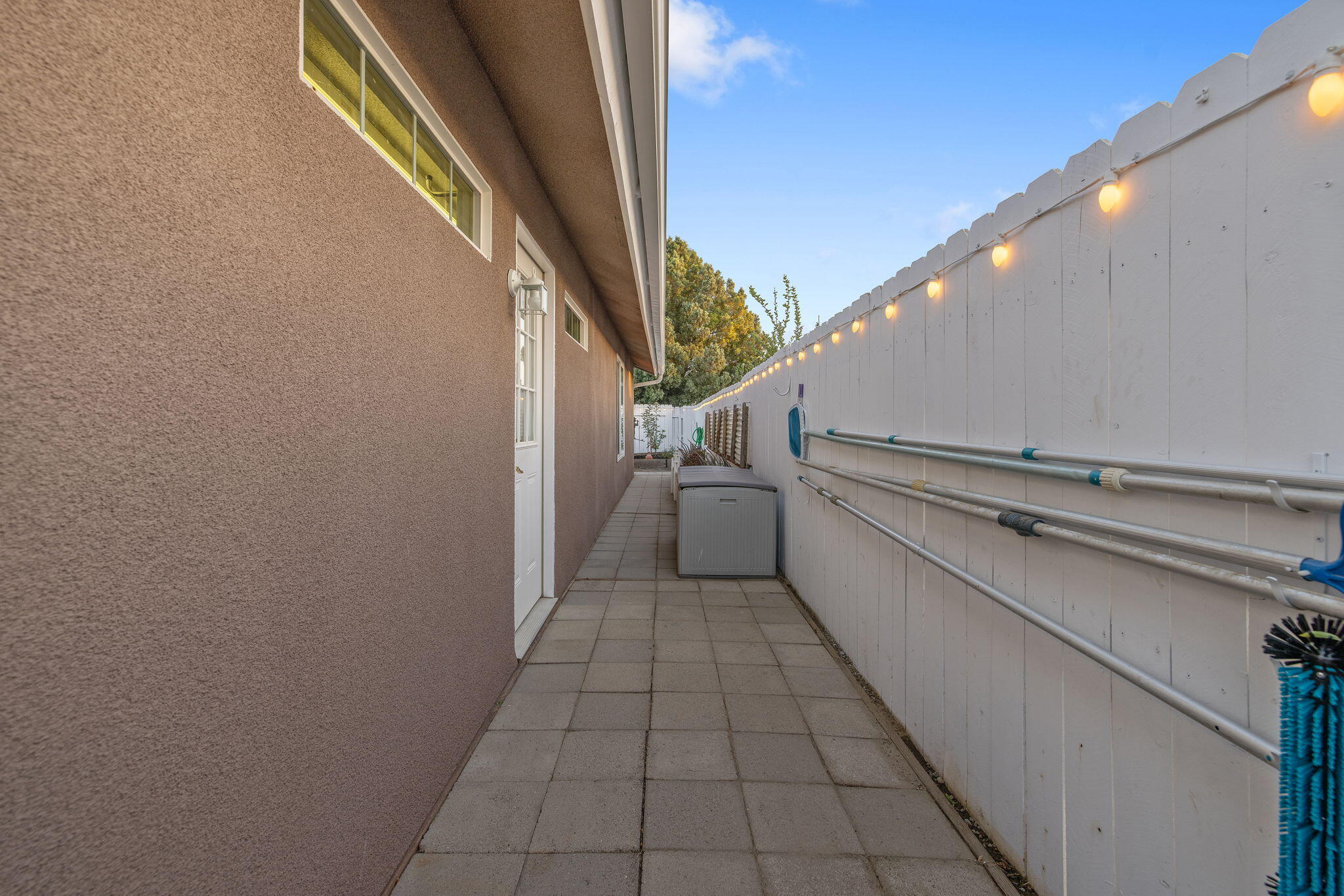 445 Mike Ct, Lemoore, CA 93245