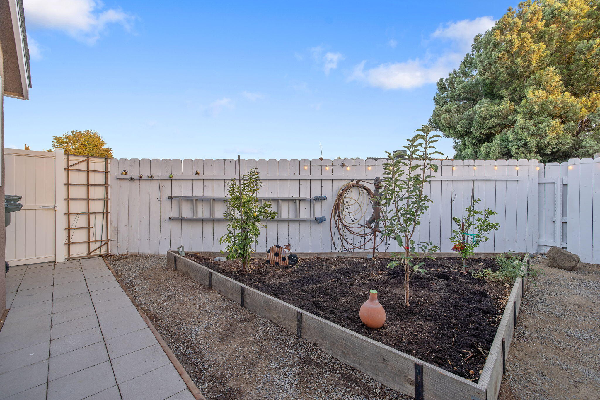 445 Mike Ct, Lemoore, CA 93245