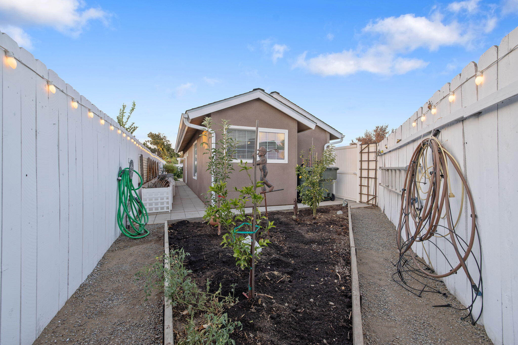 445 Mike Ct, Lemoore, CA 93245