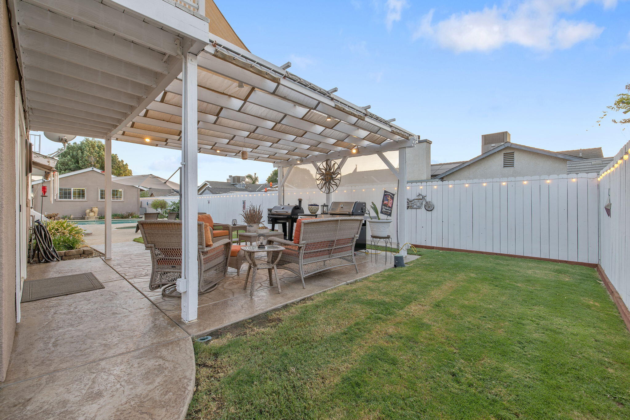 445 Mike Ct, Lemoore, CA 93245