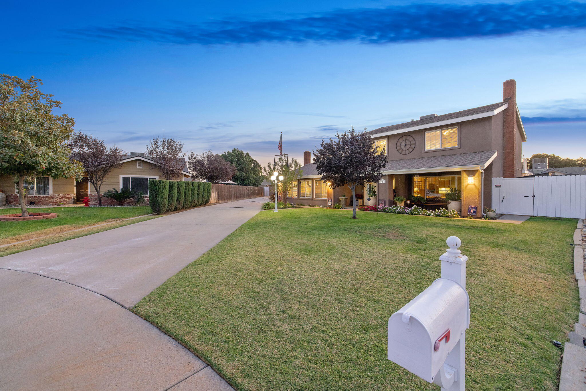 445 Mike Ct, Lemoore, CA 93245
