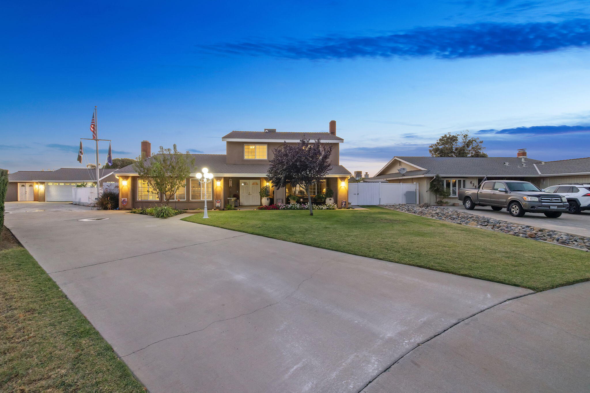 445 Mike Ct, Lemoore, CA 93245