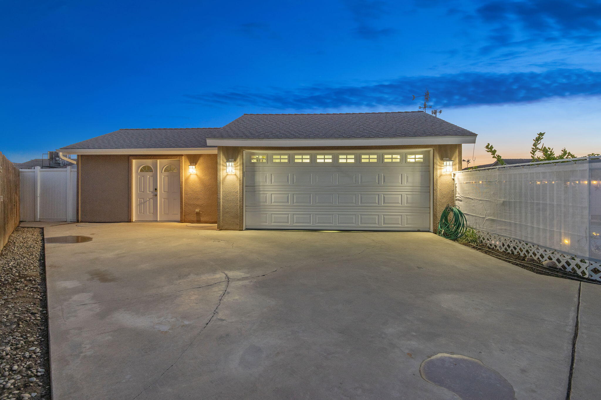 445 Mike Ct, Lemoore, CA 93245